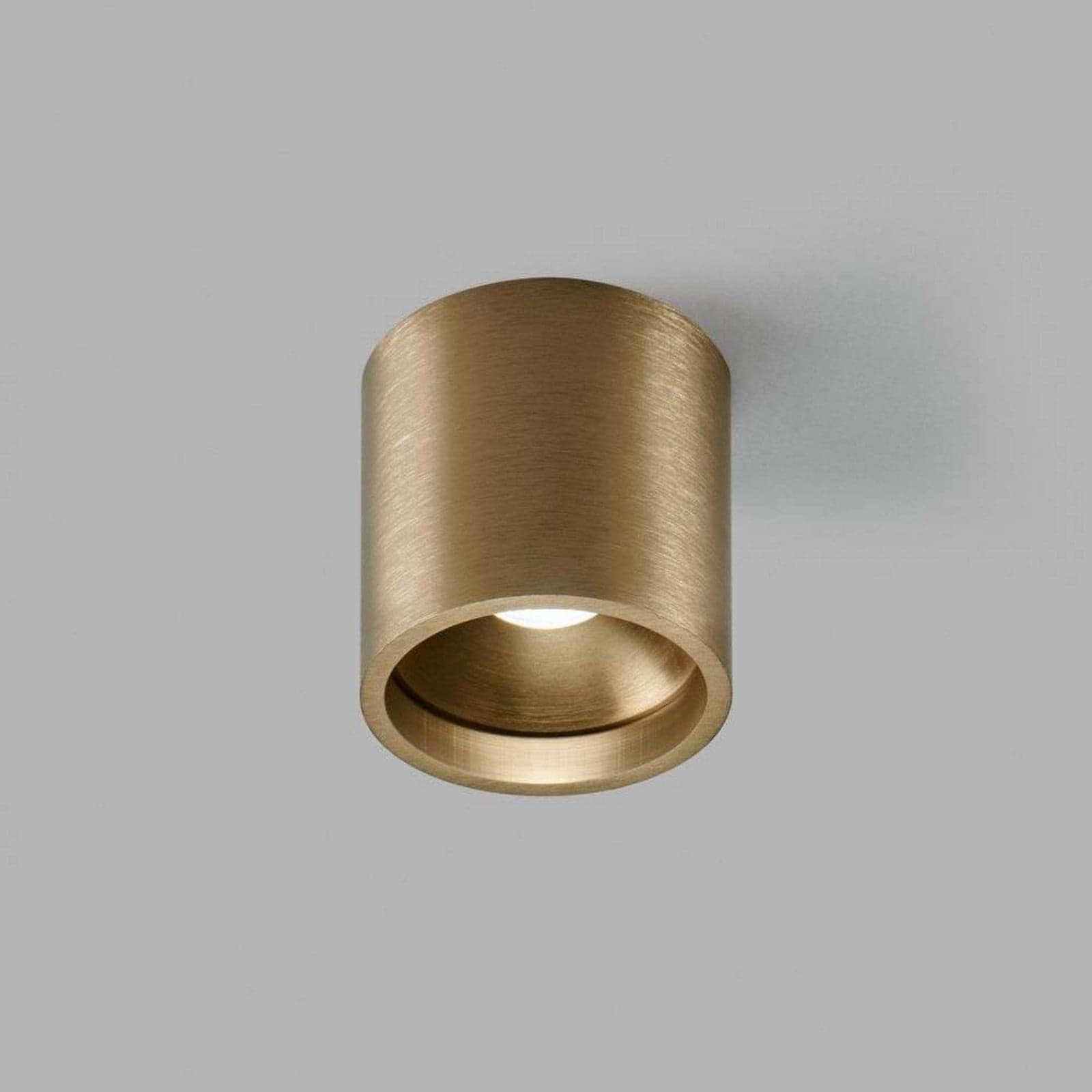 Solo 1 Round Taklampe 6W 2700K Brass - LIGHT-POINT - Stue - Aluminium