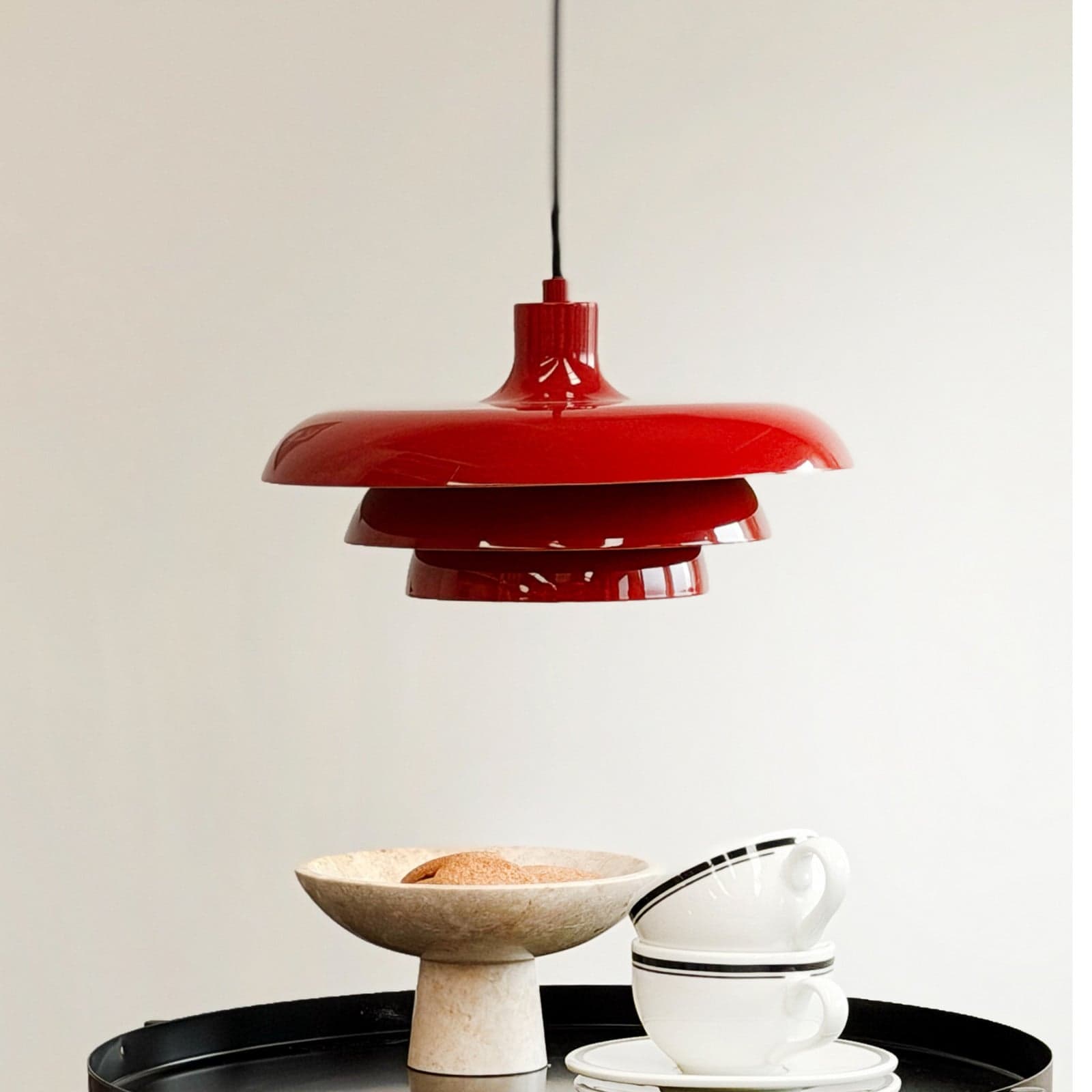 Ava hengelampe, mørkerød, metall, Ø 31 cm – Dyberg Larsen - Spisestue - Design - Med en lyskilde