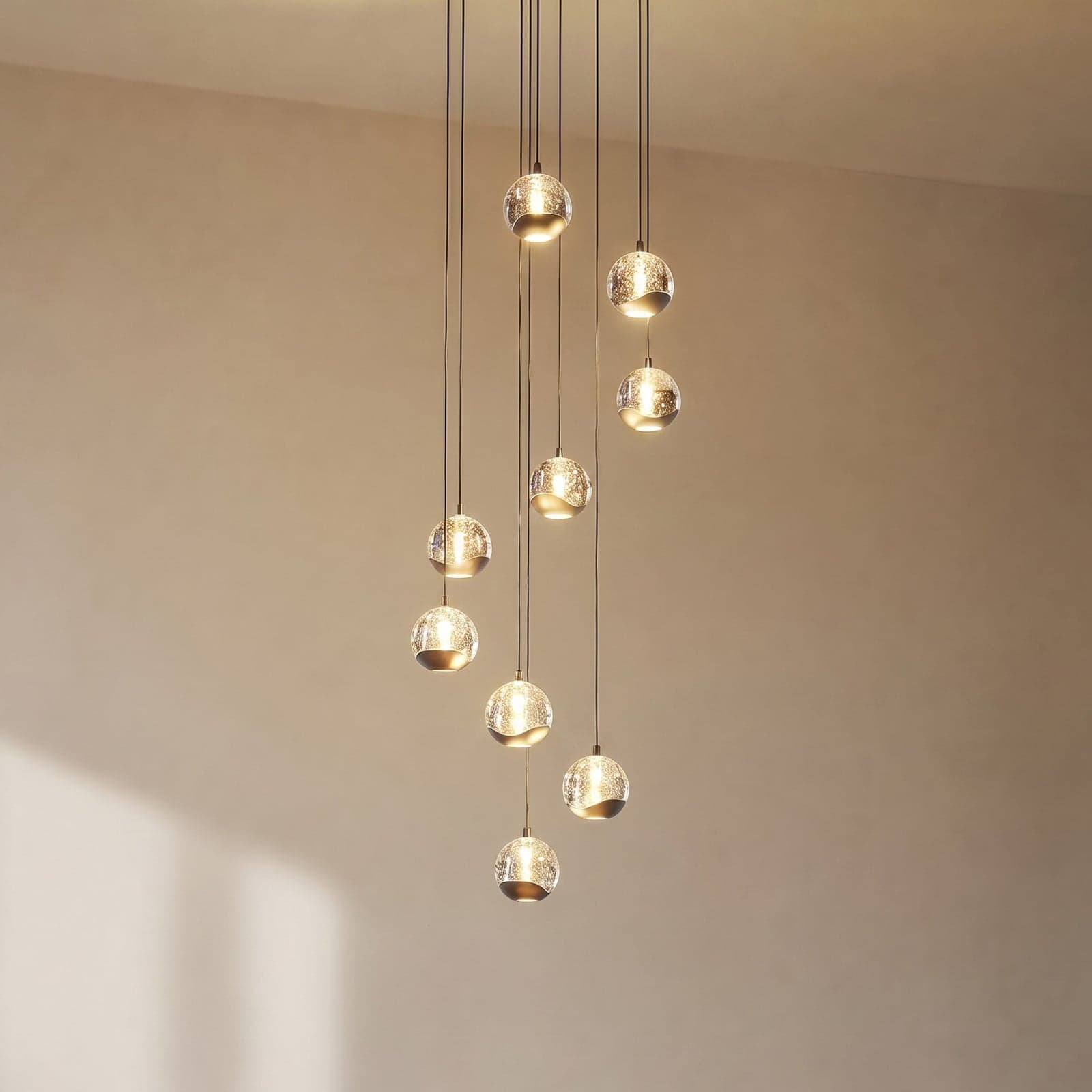 Hayley LED-hengelampe med 9 lyskilder, svart glass - Lucande - Stue - Design - Med flere lyskilder