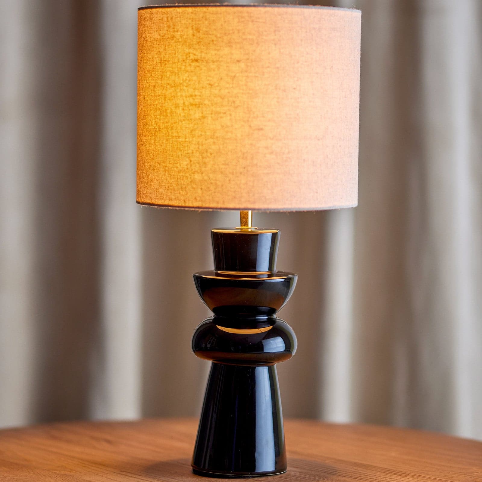 Lio bordlampe, svart/krem, høyde 53 cm – Bloomingville - Soverom - Skandinavisk - Keramikk - Med skjerm