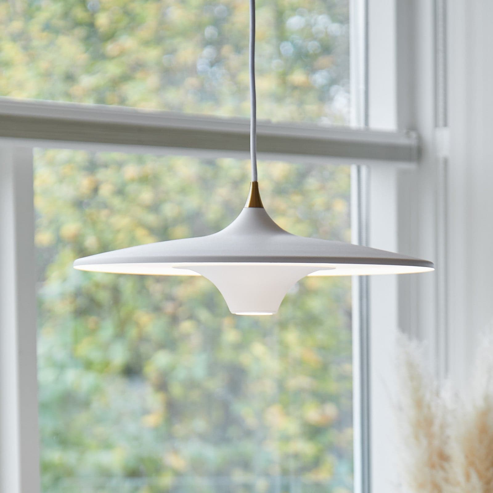 Moja pendellampe Ø42 White - LOOM DESIGN - Stue - Moderne - Aluminium - Med en lyskilde