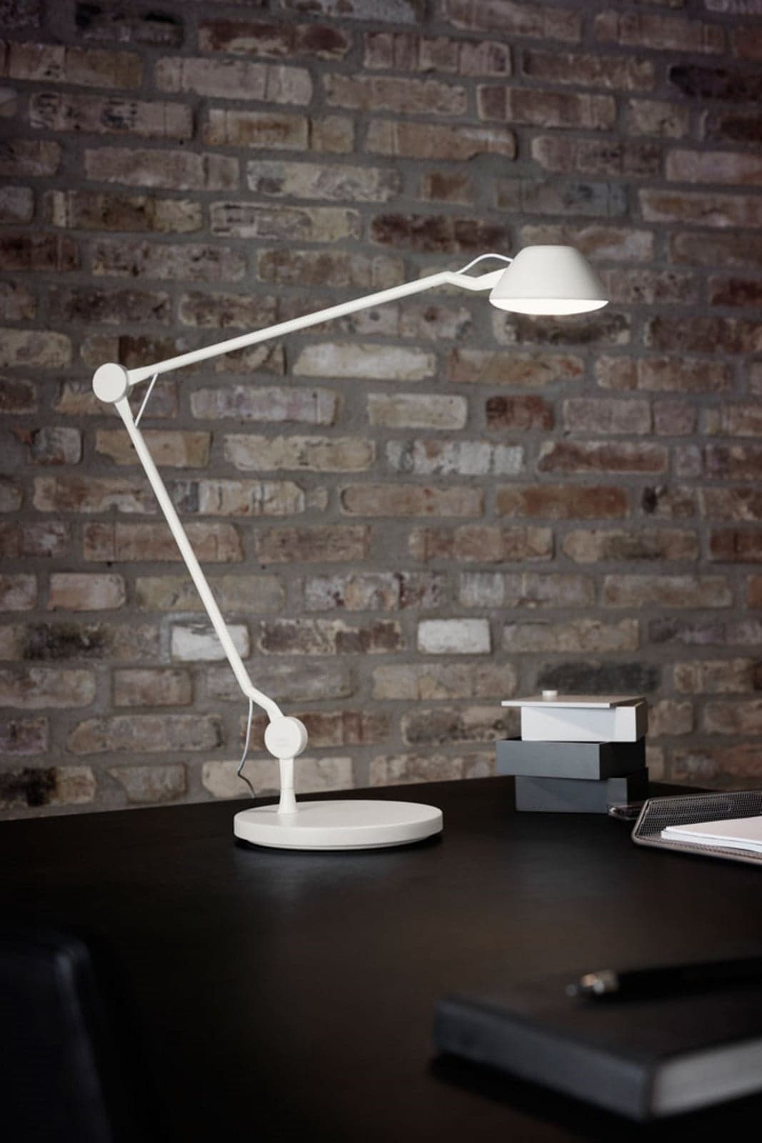 AQ01 Bordlampe Mat Svart - Fritz Hansen - Stue - Aluminium