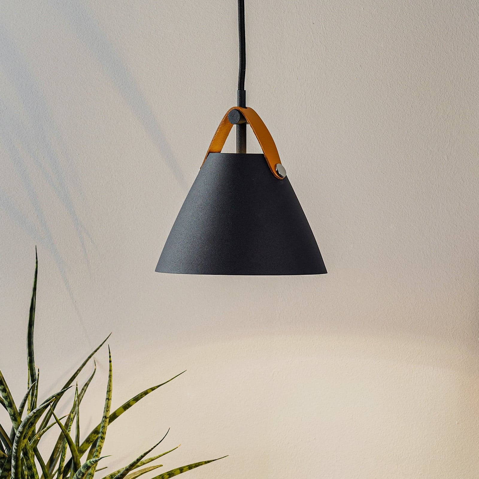 Strap 16 pendellampe svart - DFTP DFTP by Nordlux - Stue - Moderne - Metall - Med en lyskilde
