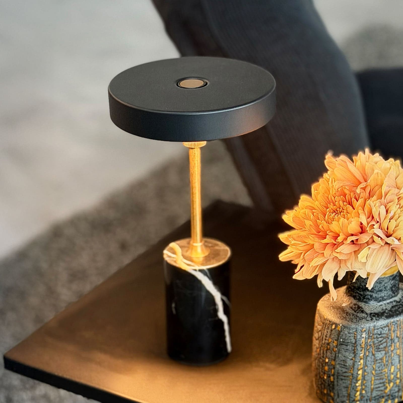 Starlight LED-batteridrevet bordlampe svart/messing, Dyberg Larsen - Stue - Design - Metall - Med skjerm