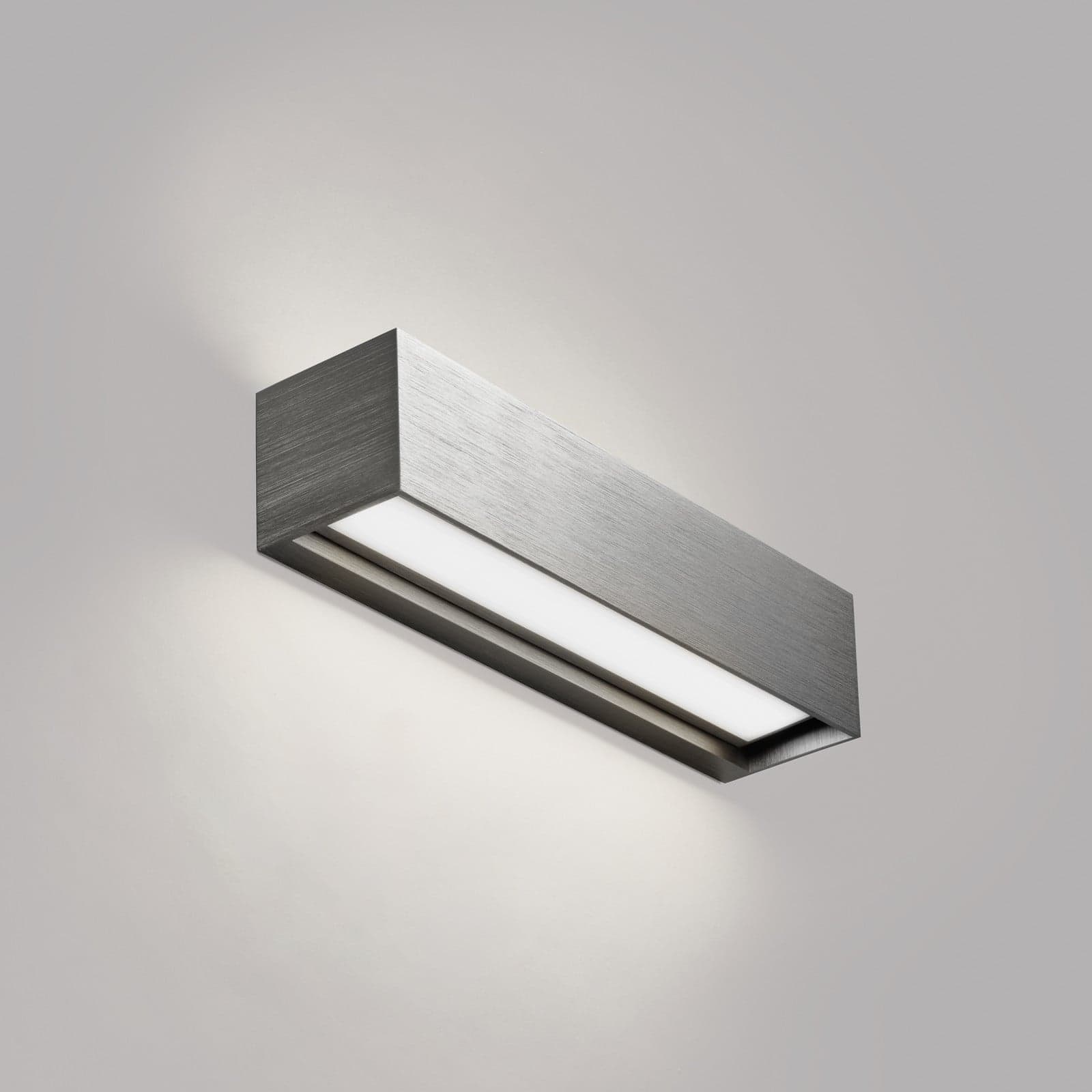 Linea W2 LED-vegglampe titangrå 30 cm CCT IP54 - Light-Point - Stue - Design - Aluminium - Med flere lyskilder
