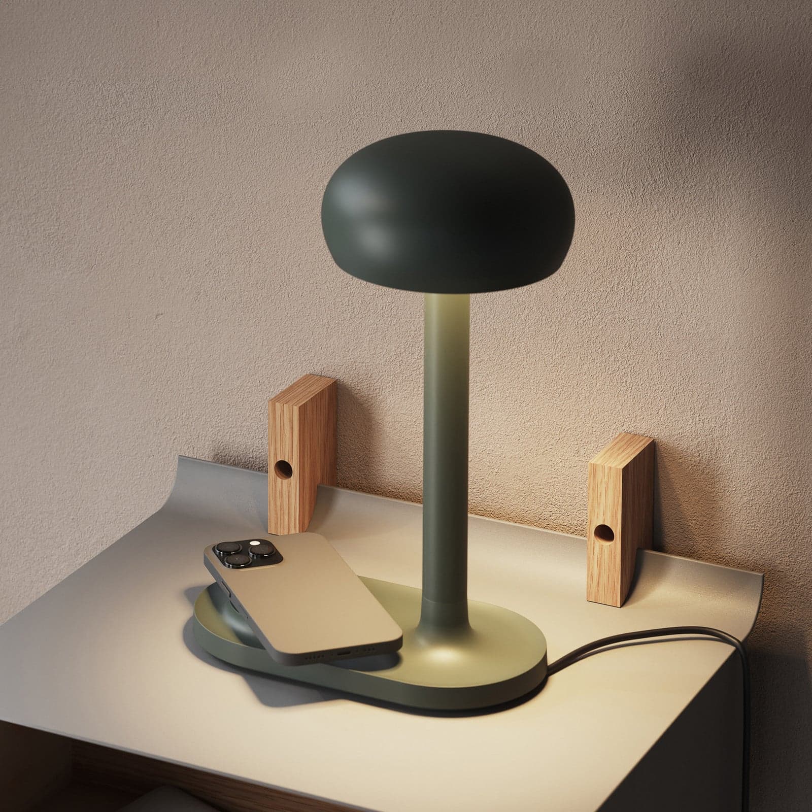 Emendo bordlampe grønn Qi-ladingsflate - Please Wait to be SEATED - Stue - Moderne - Aluminium - Med skjerm