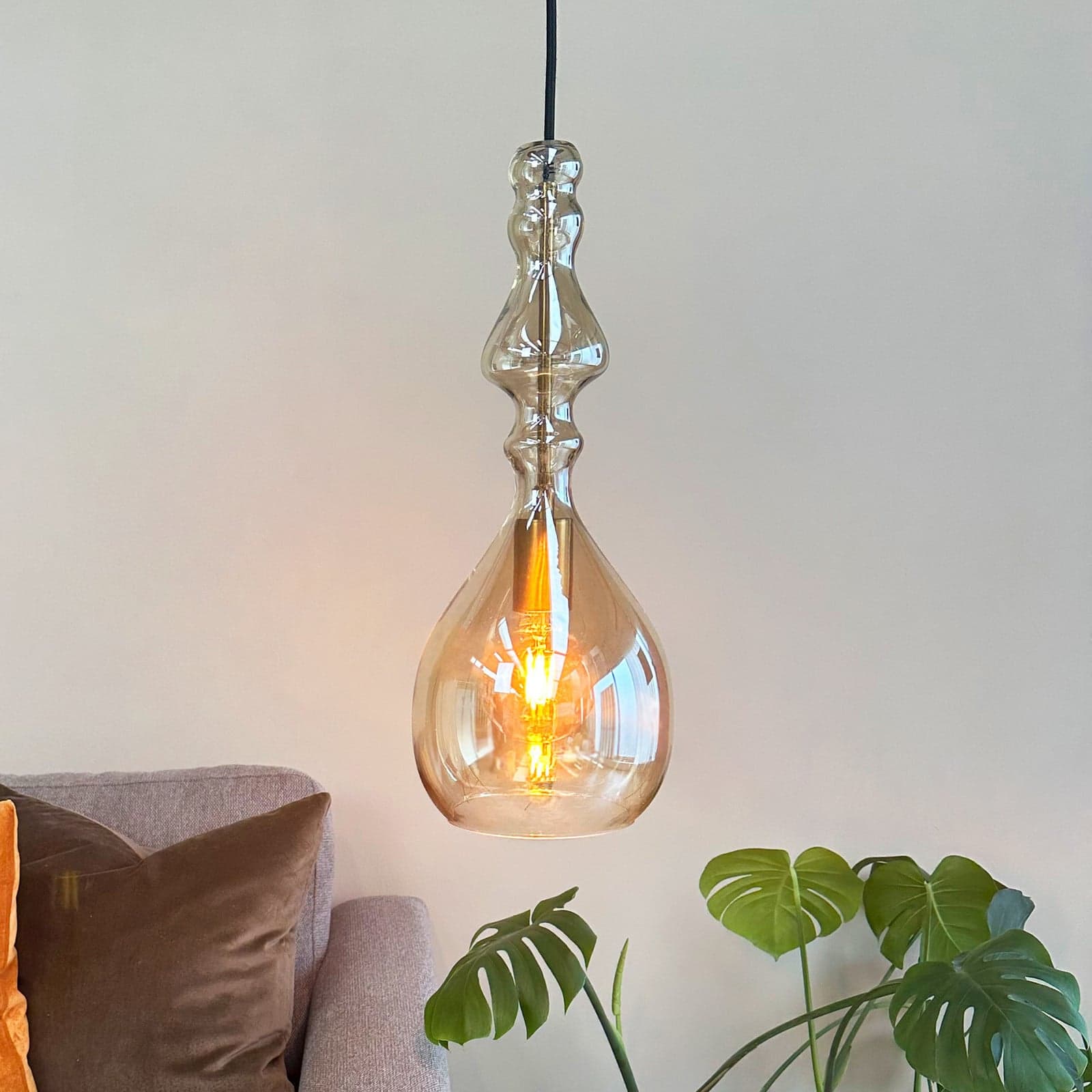 Lea pendellampe Amber - Dyberg Larsen - Stue - Design - Glass - Med skjerm