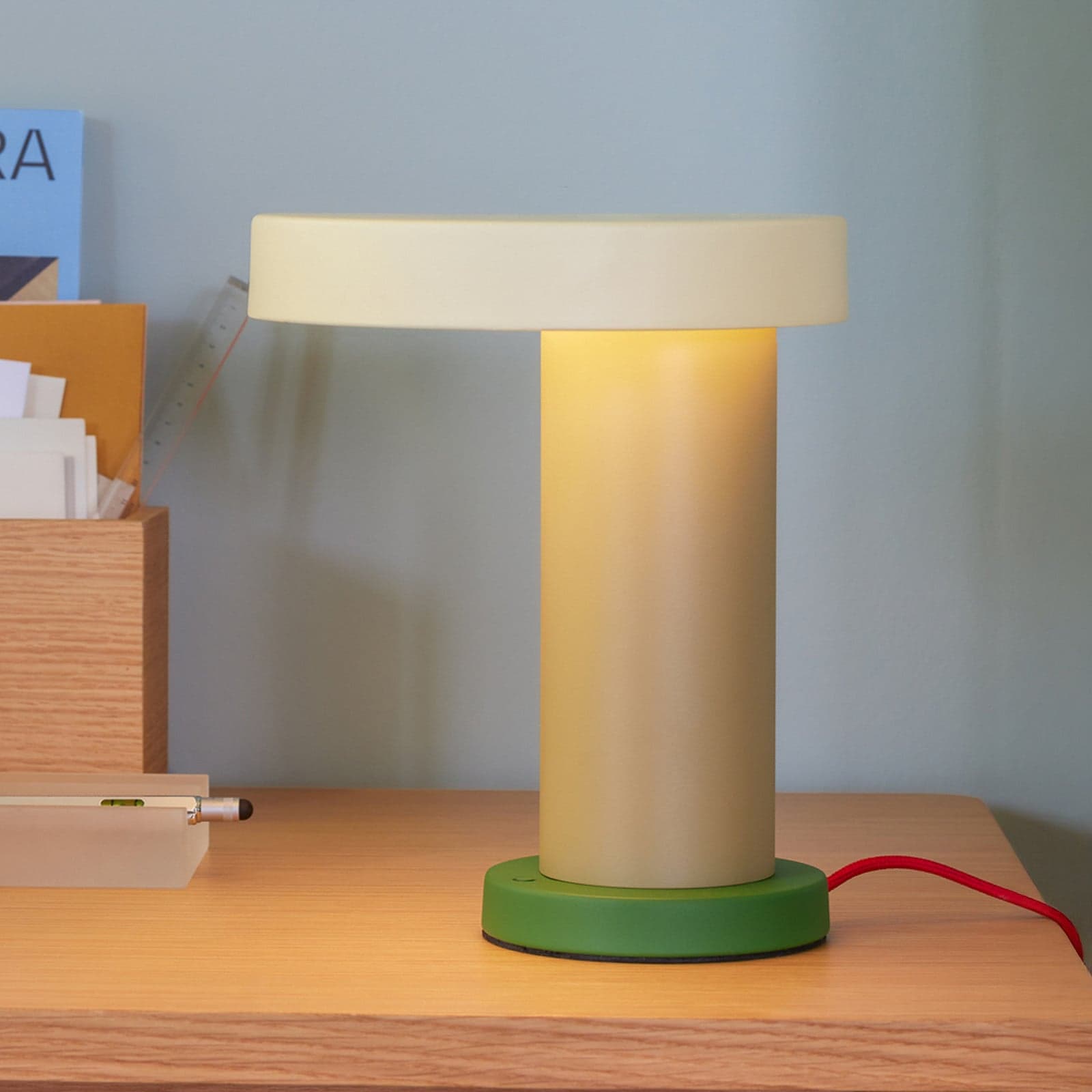 Magic Bordlampe Green/Olive - Hübsch - Stue - Design - Metall - Med en lyskilde