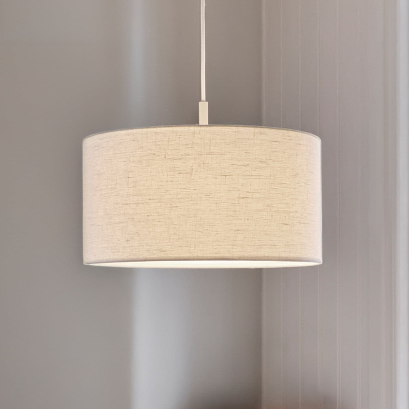 Soft hengelampe, Ø44 cm, hvit/sand, lin – Belid - Stue - Skandinavisk - Stoff / Tekstil - Med skjerm