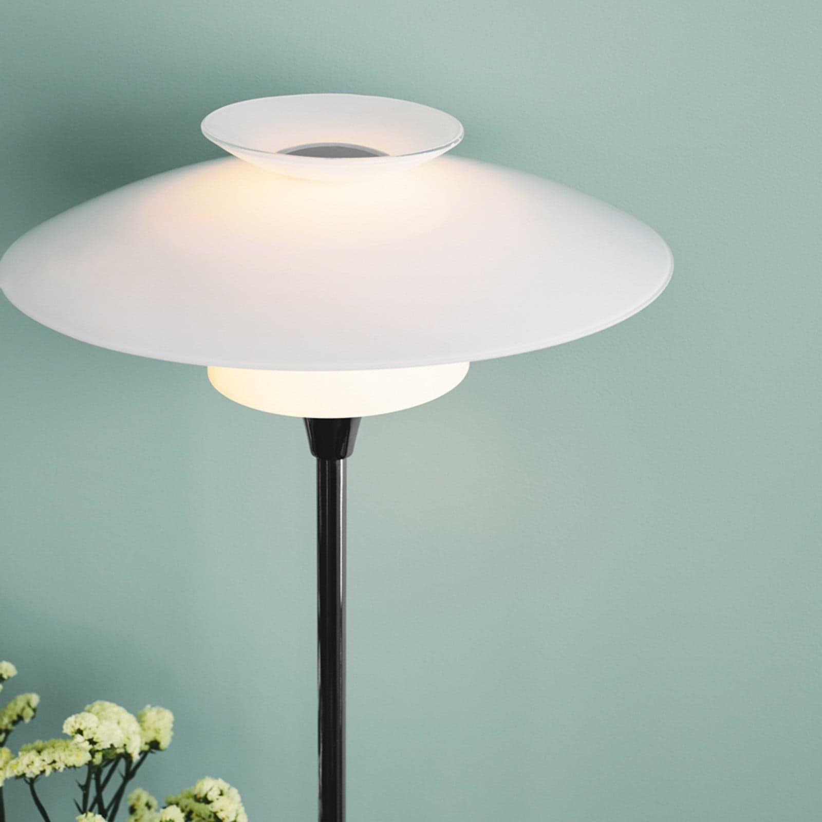 SCANDINAVIA gulvlampe, krom/opal, høyde 150 cm – Halo Design - Stue - Skandinavisk - Glass - Med en lyskilde