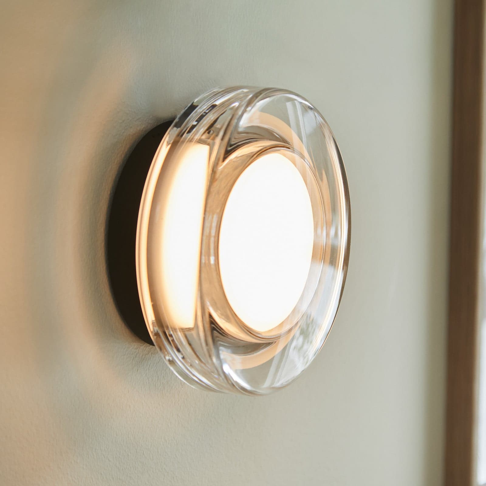 Hugo LED-vegglampe, klar, Ø 17 cm, IP65, CCT – LOOM DESIGN - Stue - Moderne - Plast - Med en lyskilde