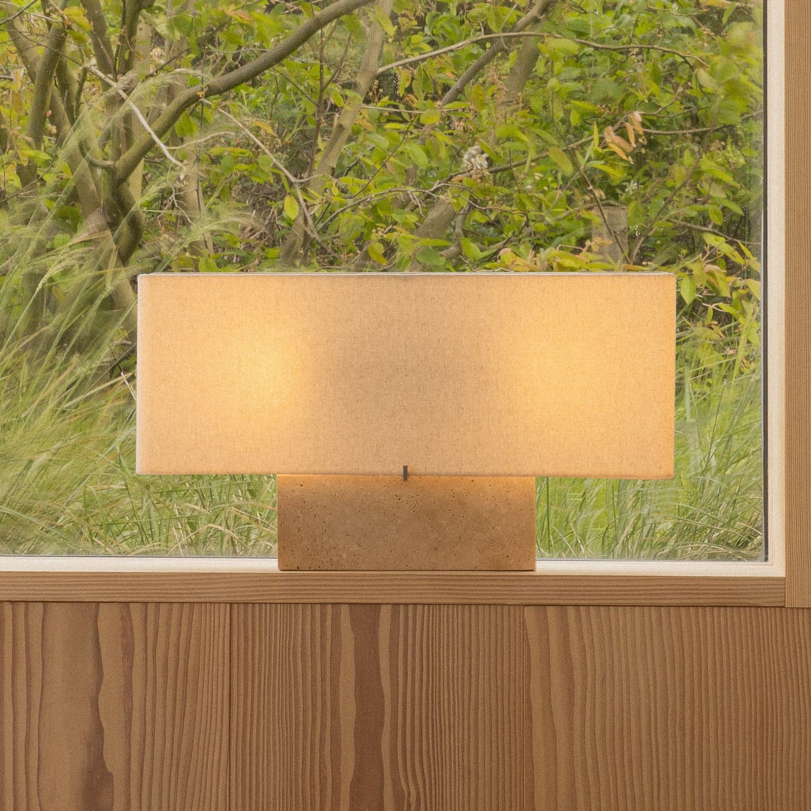 Nonna bordlampe, travertin-/sandfarget, høyde 30 cm - Audo Audo Copenhagen - Stue - Design - Stoff / Tekstil - Med skjerm