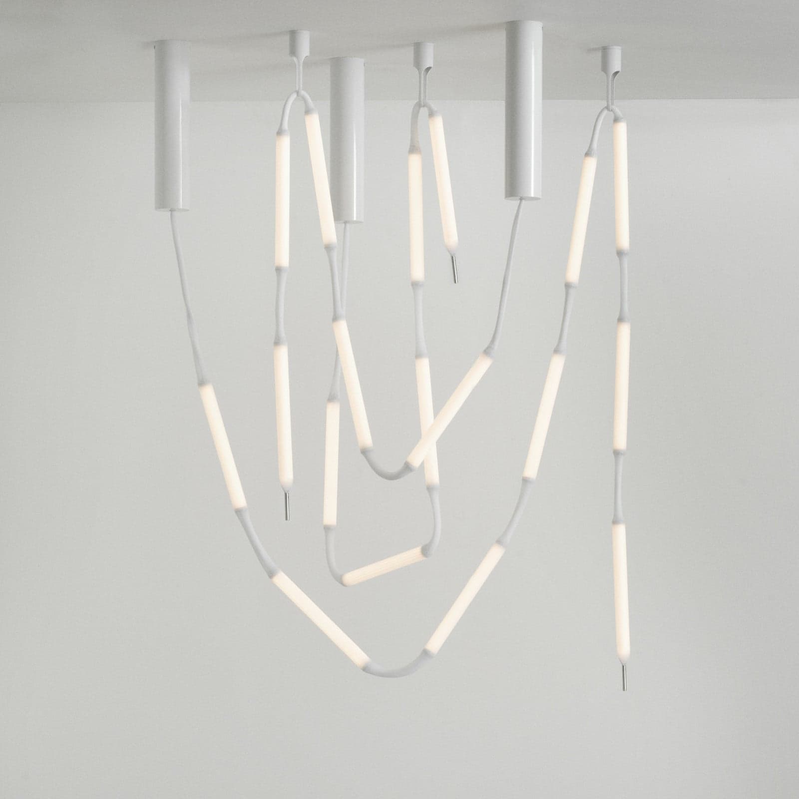 LED-hengelampe Reb, 8 lyskilder, hvit, lengde 404 cm, EU - Normann Copenhagen - Stue - Moderne - Plast - Med flere lyskilder