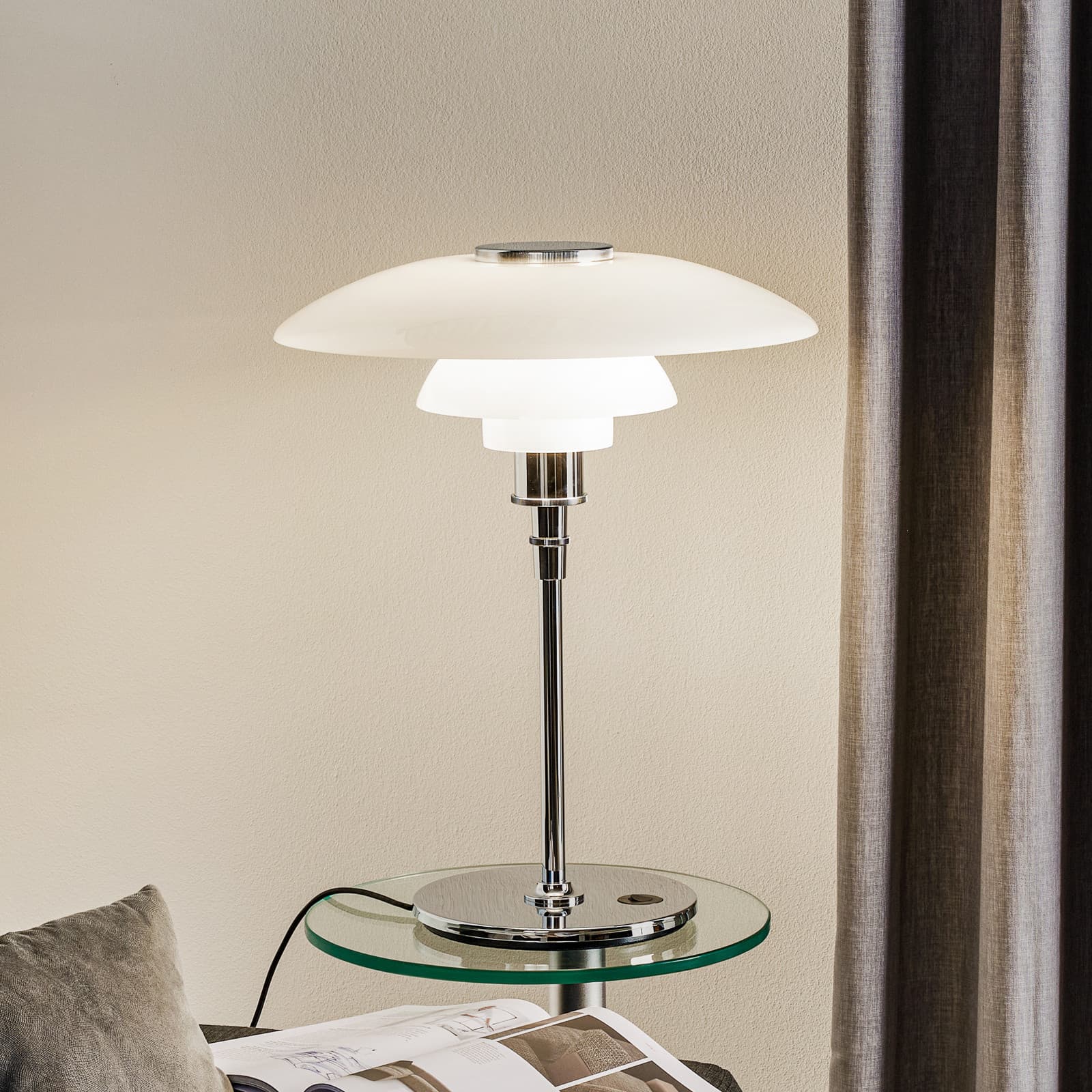 PH 4 1/2-3 1/2 bordlampe, krom/hvit, 55 cm - Louis Poulsen - Stue - Design - Metall - Med skjerm