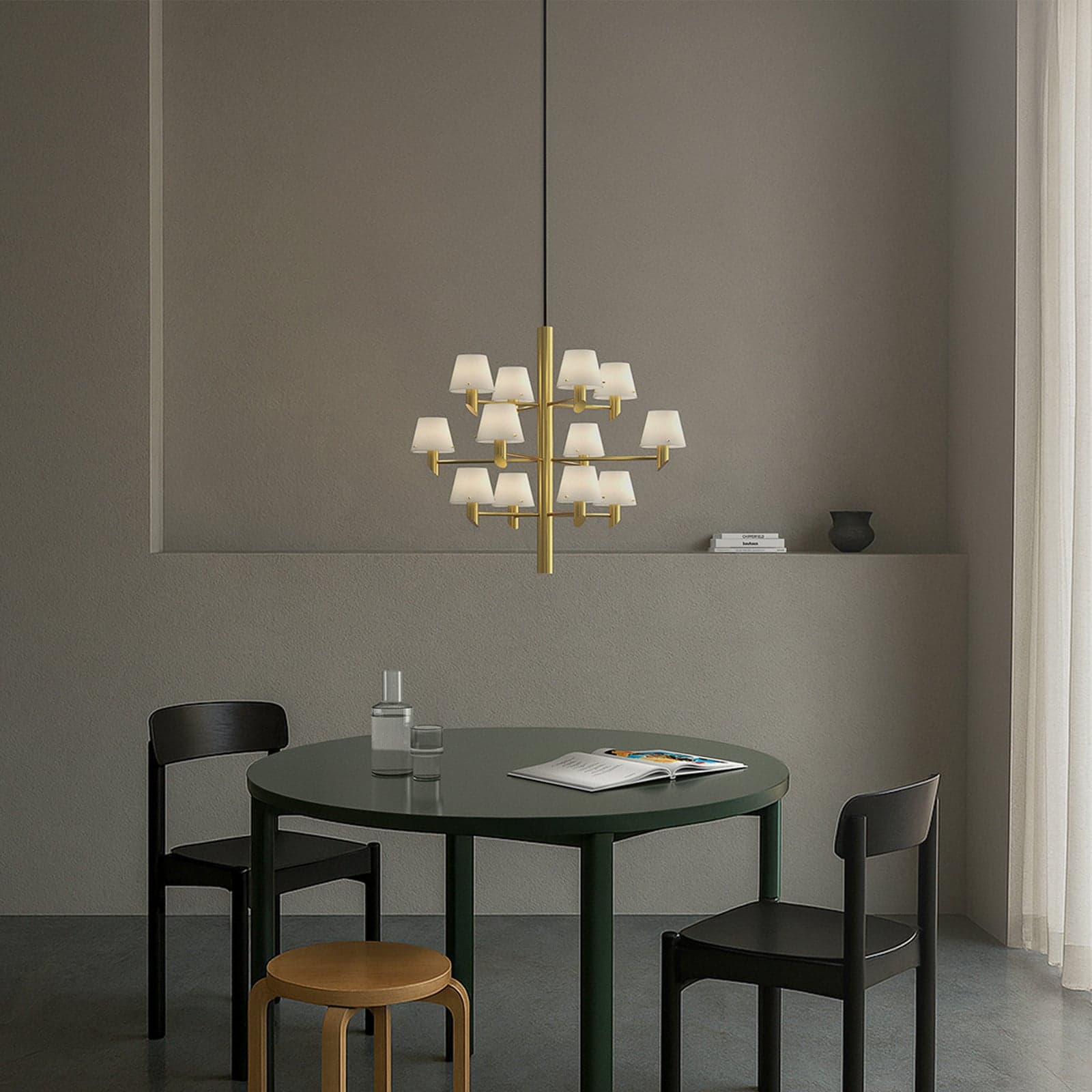 Gil lysekrone, messingfarget, Ø 67 cm, 12 lyskilder - Herstal - Stue - Design - Metall - Med flere lyskilder