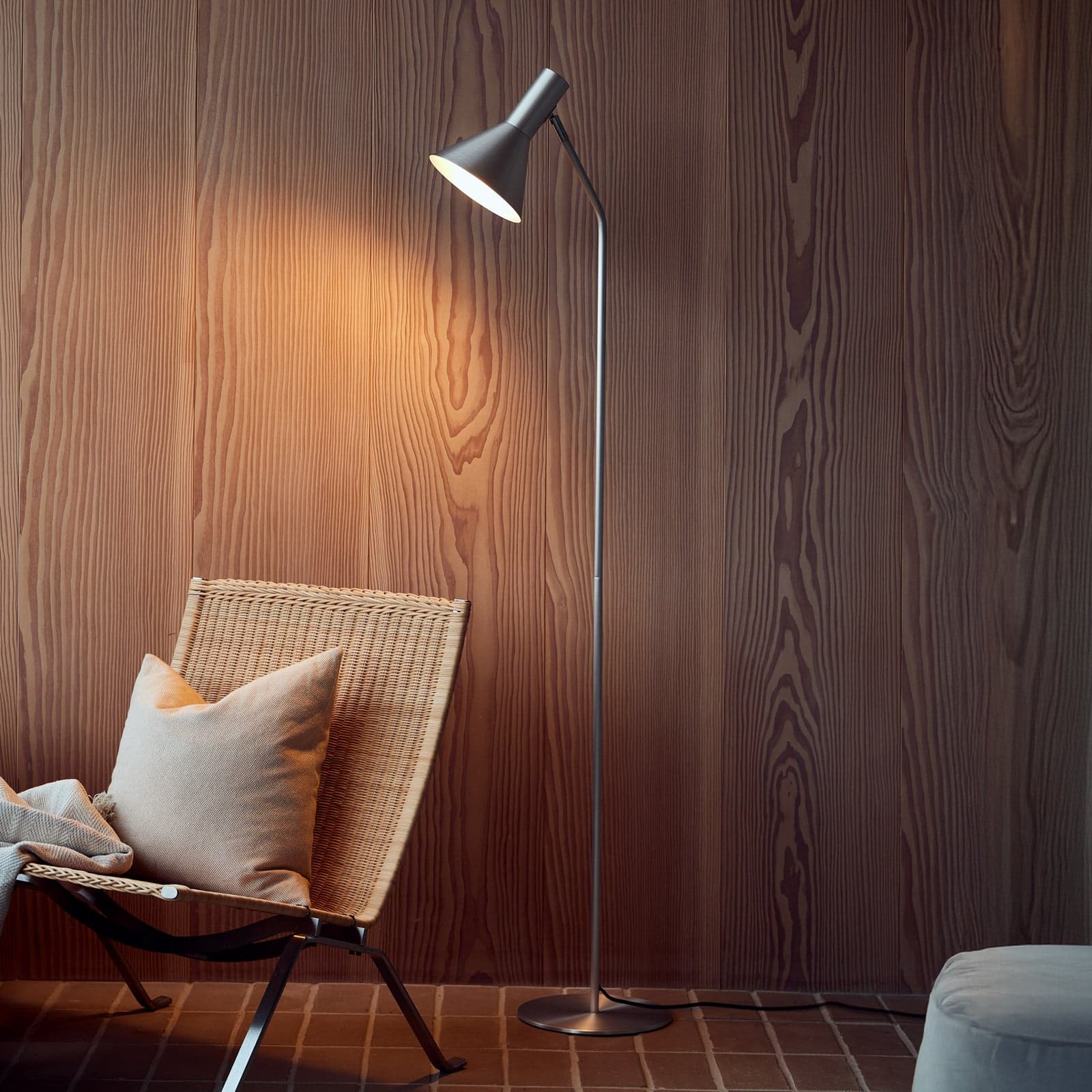 Lyss gulvlampe aluminiumsfarget - FRANDSEN - Stue - Design - Med en lyskilde