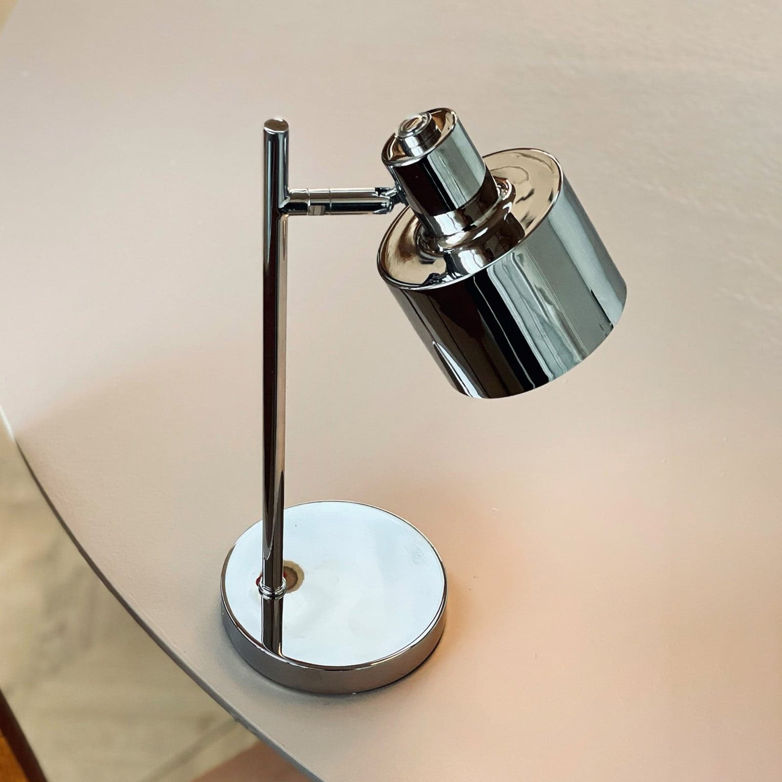 Ocean Mini LED-bordlampe, krom - Dyberg Larsen - Stue - Skandinavisk - Metall - Rund