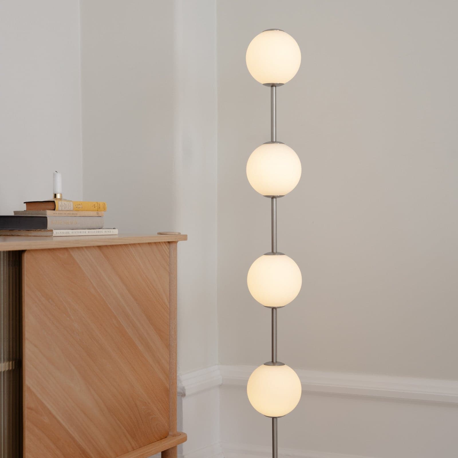 Audrey LED-gulvlampe, stålfarget Høyde 128 cm 4 lyskilder - UMAGE - Stue - Design - Metall - Med flere lyskilder