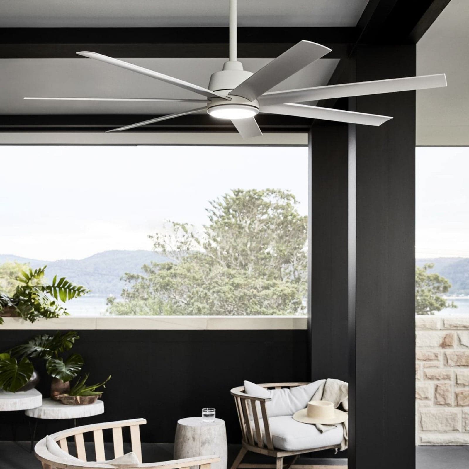 Atlanta takvifte med lys, hvit, 142 cm, stillegående – Beacon Beacon Lighting - Stue - Moderne - Plast
