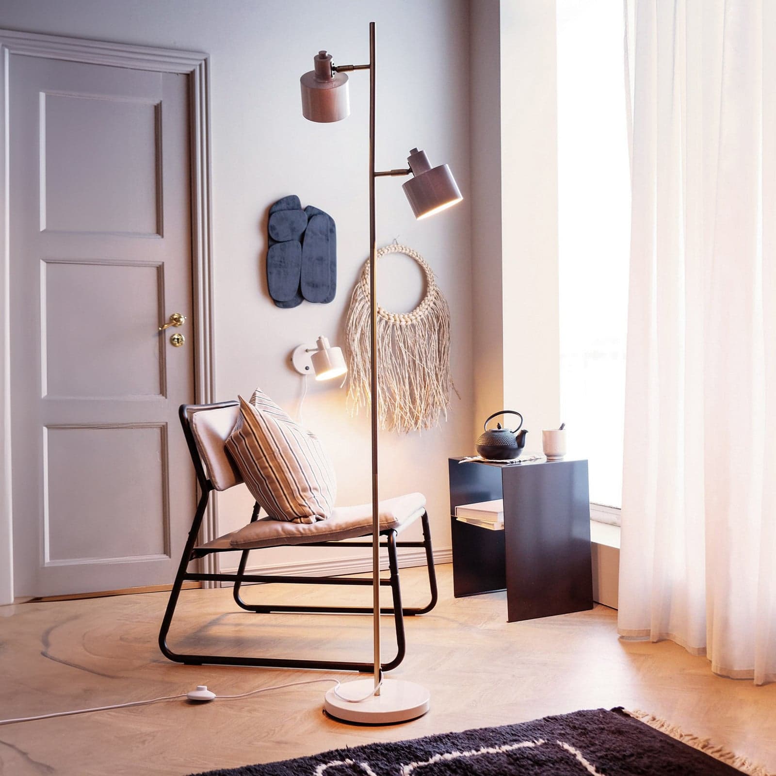Ocean gulvlampe, beige, høyde 160 cm, 2 lyskilder – Dyberg Larsen - Stue - Skandinavisk - Metall - Med skjerm