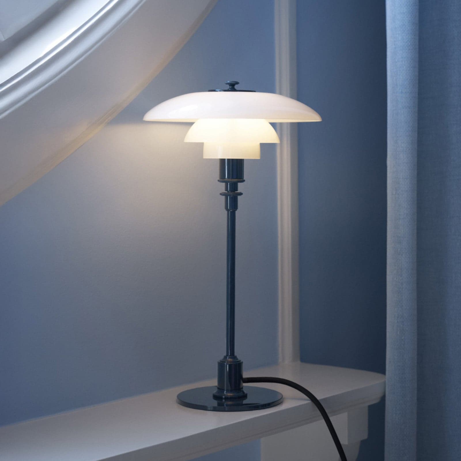 PH 2/1 bordlampe, Ø 20 cm, mørkeblå – Louis Poulsen - Stue - Design - Glass - Med skjerm
