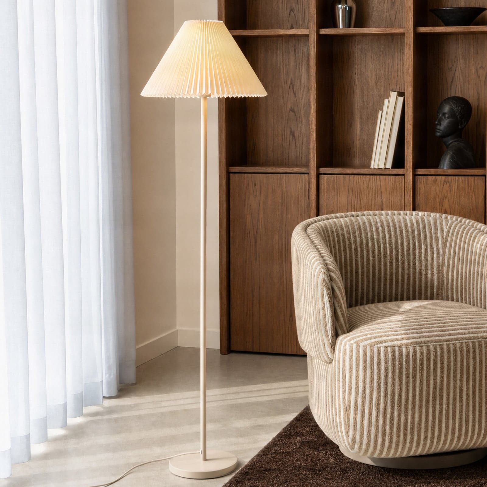 Percy gulvlampe, høyde 155 cm, beige, lin – Nola - Stue - Moderne - Stoff / Tekstil - Med skjerm