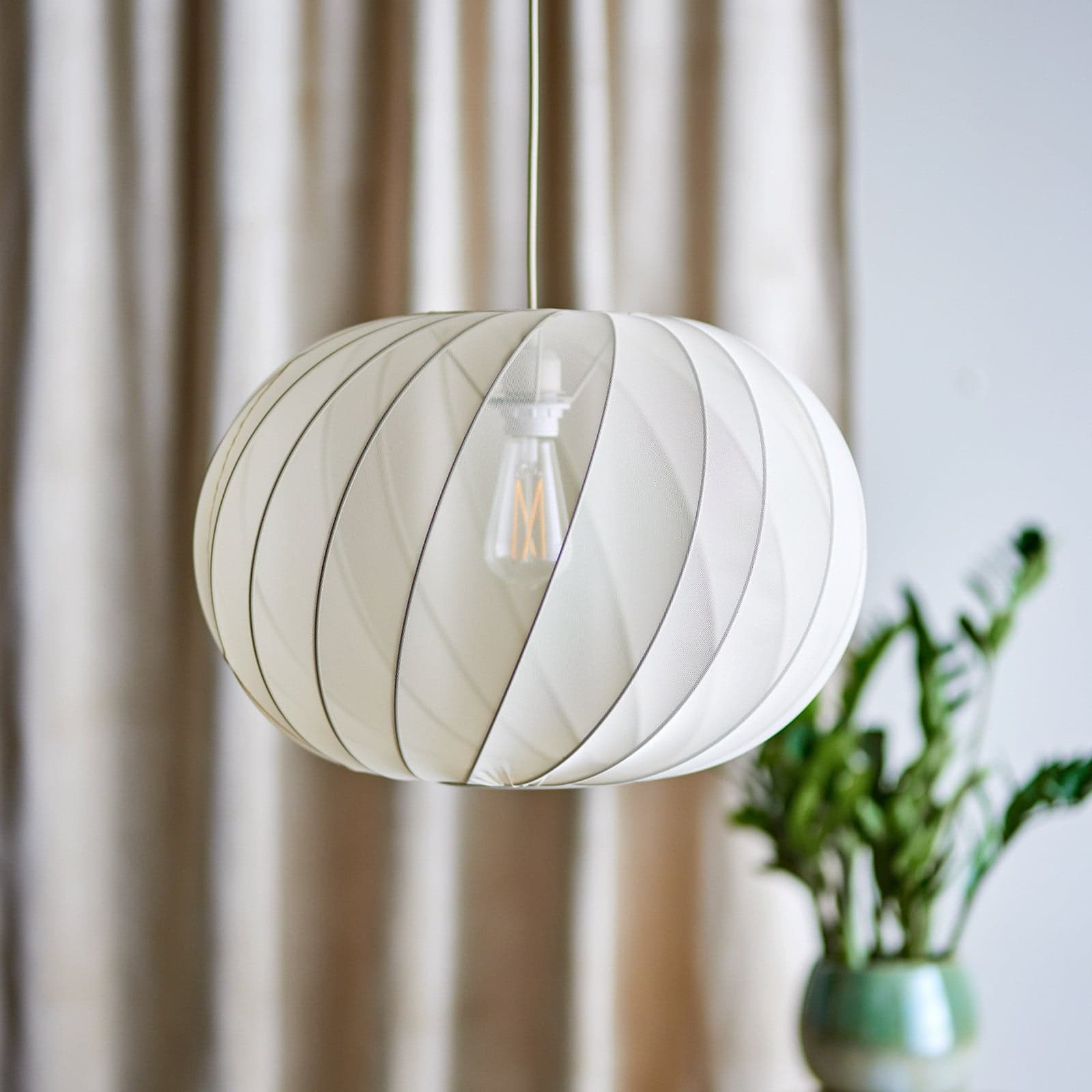 Piola hengelampe, kremfarget, polyester, Ø 50 cm – Bloomingville - Spisestue - Skandinavisk - Stoff / Tekstil - Med en lyskilde