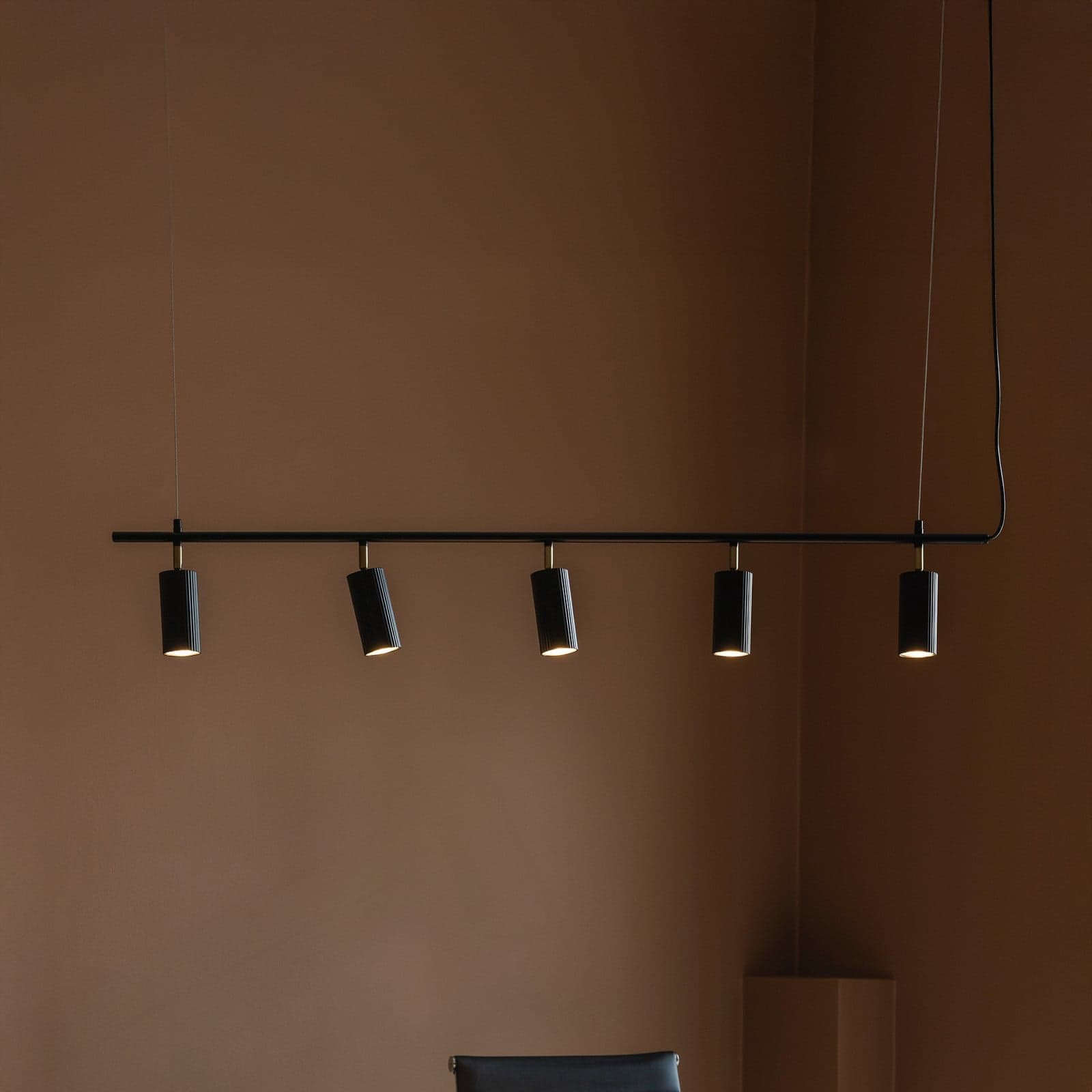 Hubble 5 pendellampe, svart, lengde 130 cm – Globen Lighting - Spisestue - Skandinavisk - Aluminium - Med flere lyskilder