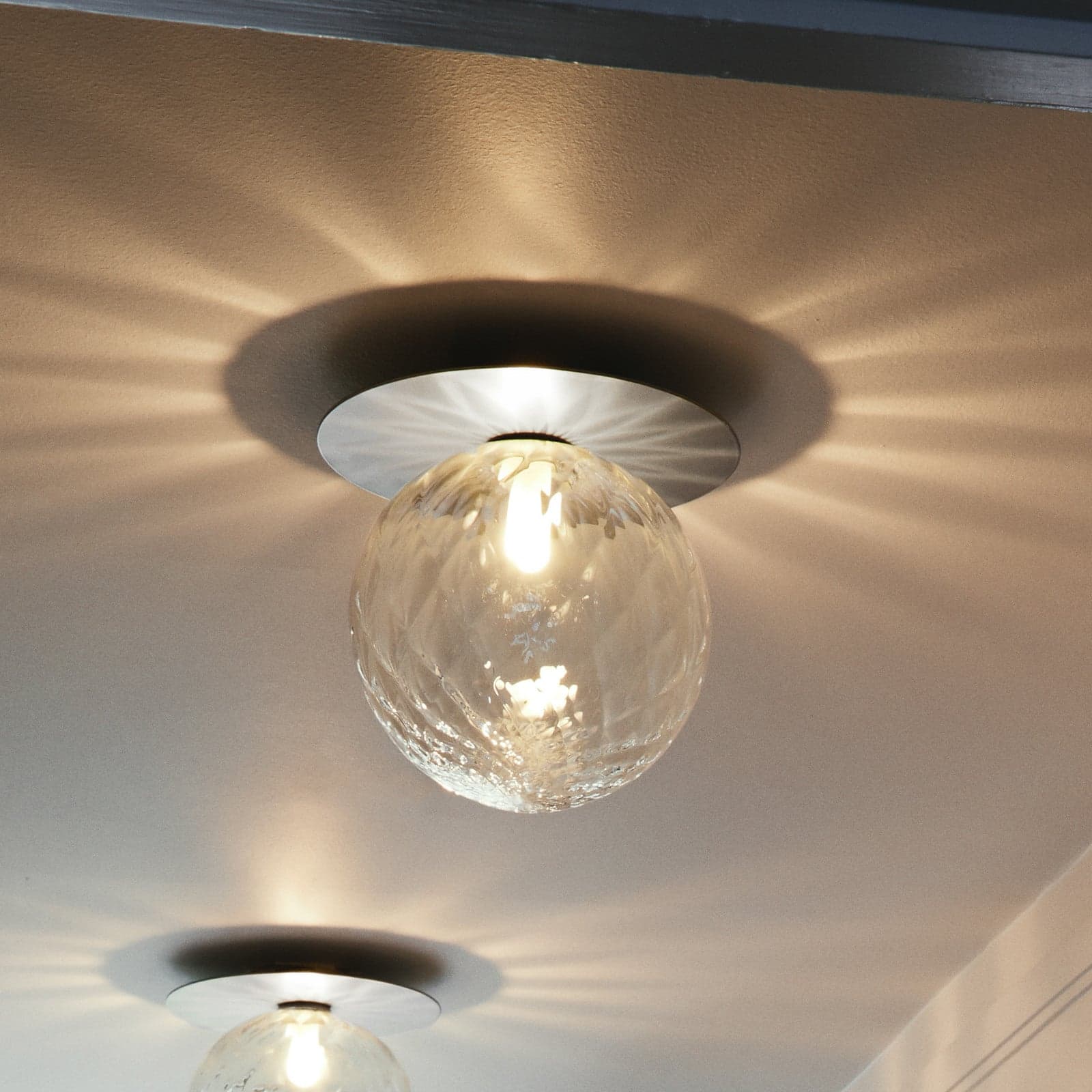 Liila 1 Stor vegglampe, IP44, varmhvit, sølv/klar - Nuura Liila 1 Large Nuura Aps - Stue - Design - Glass - Kule