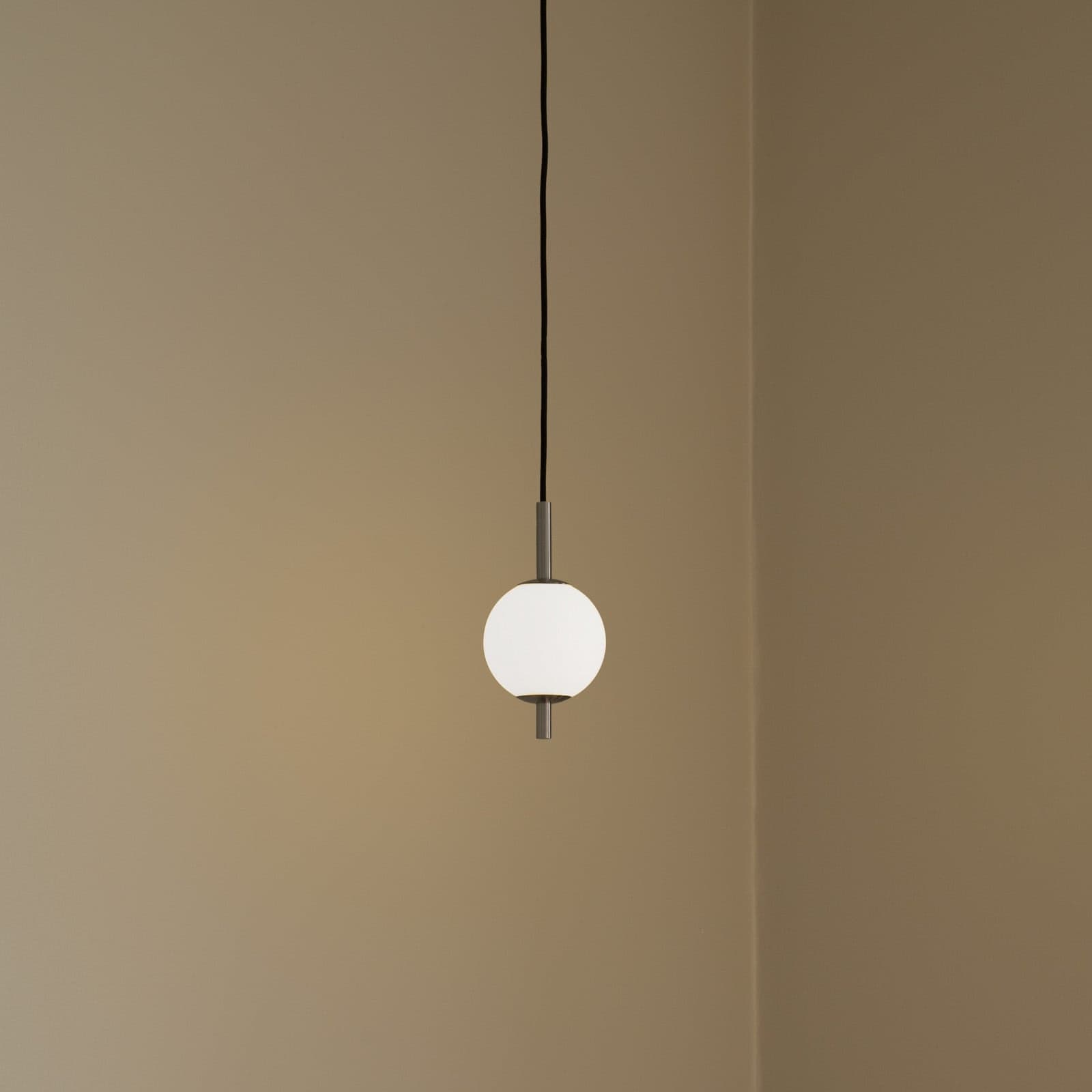 Audrey LED-hengelampe, stålfarget, 1 lyskilde, Ø 12 cm - UMAGE - Stue - Design - Metall - Med en lyskilde