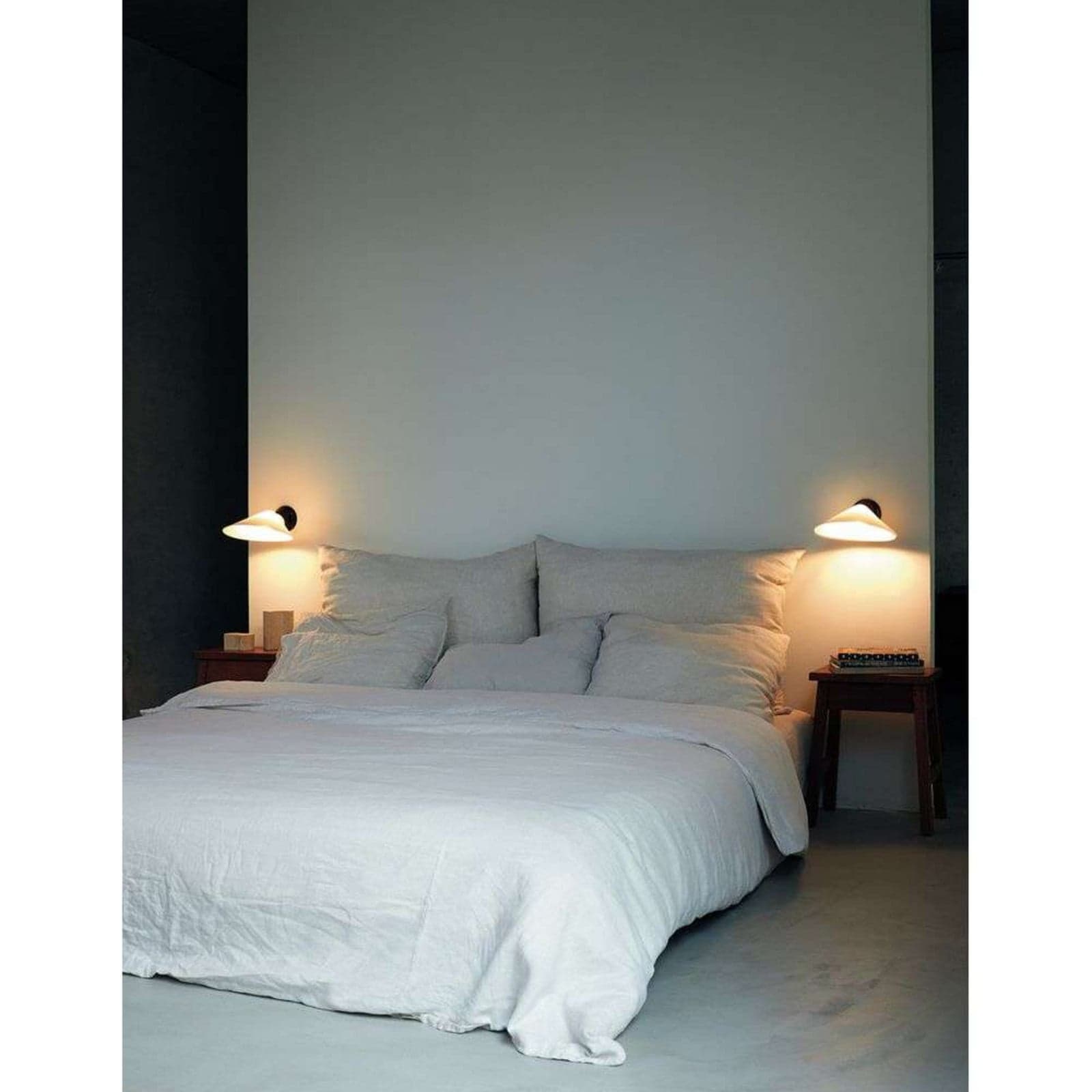 Plume vegglampe, svart/polykarbonat – DCW - Soverom