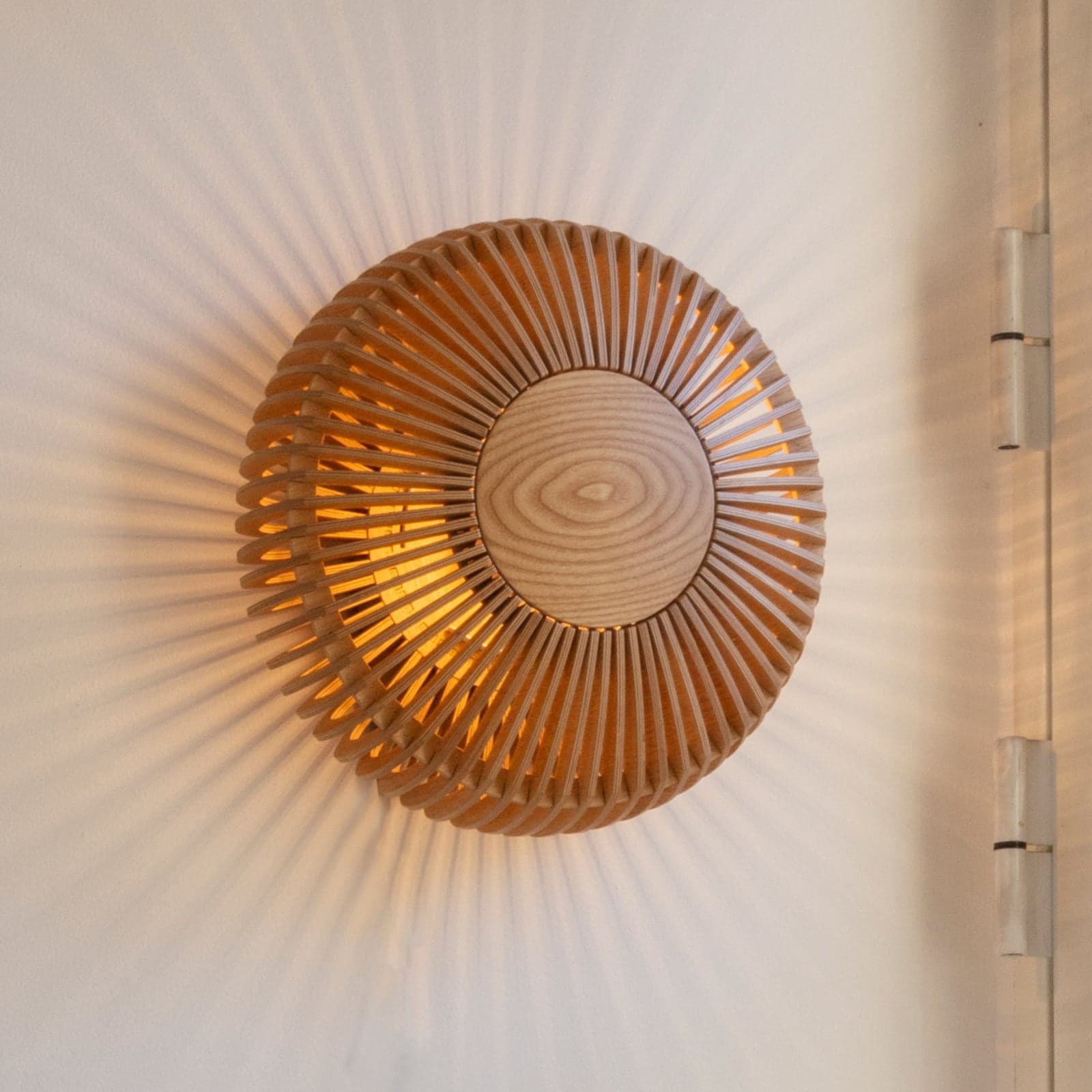 Clava Up Wood vegg-/taklampe Large Oak – UMAGE - Stue - Skandinavisk - Tre - Rund