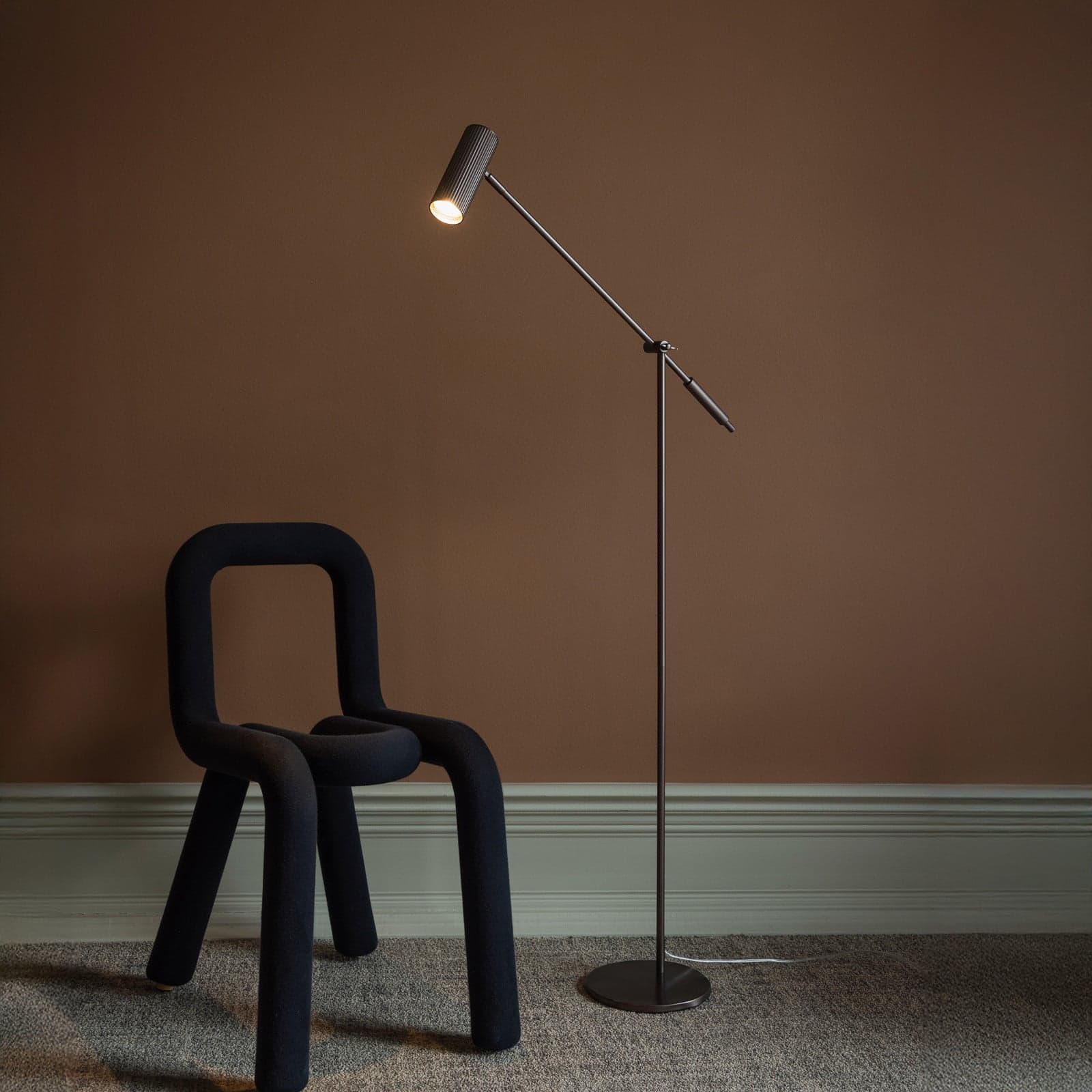 Hubble Read gulvlampe i bronse og metall – Globen Lighting - Stue - Skandinavisk - Med en lyskilde