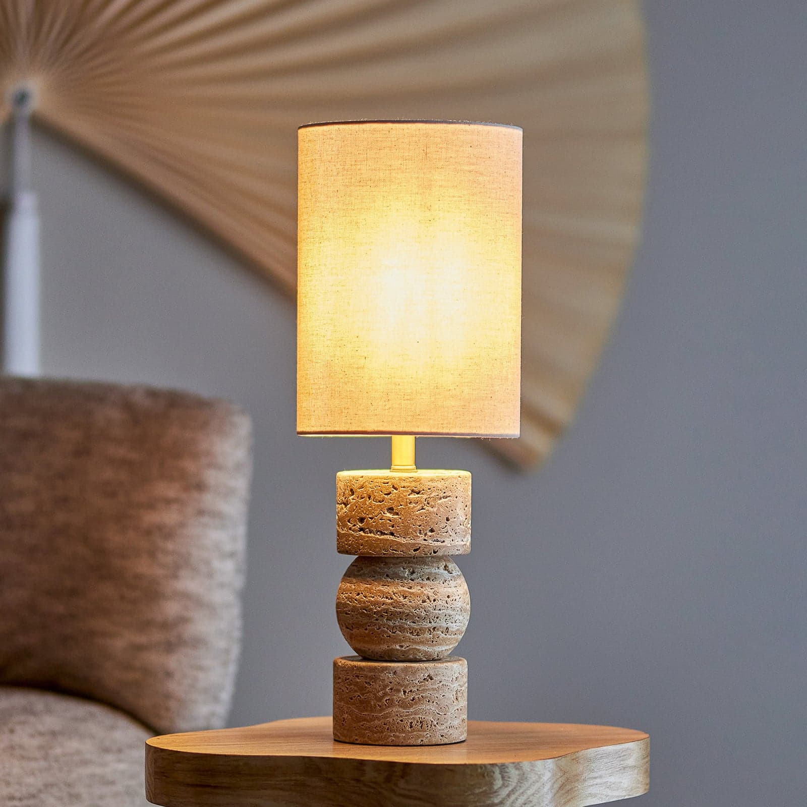 Marci bordlampe, natur, 53 cm, travertin – Bloomingville - Stue - Rustikk - Stein - Med en lyskilde
