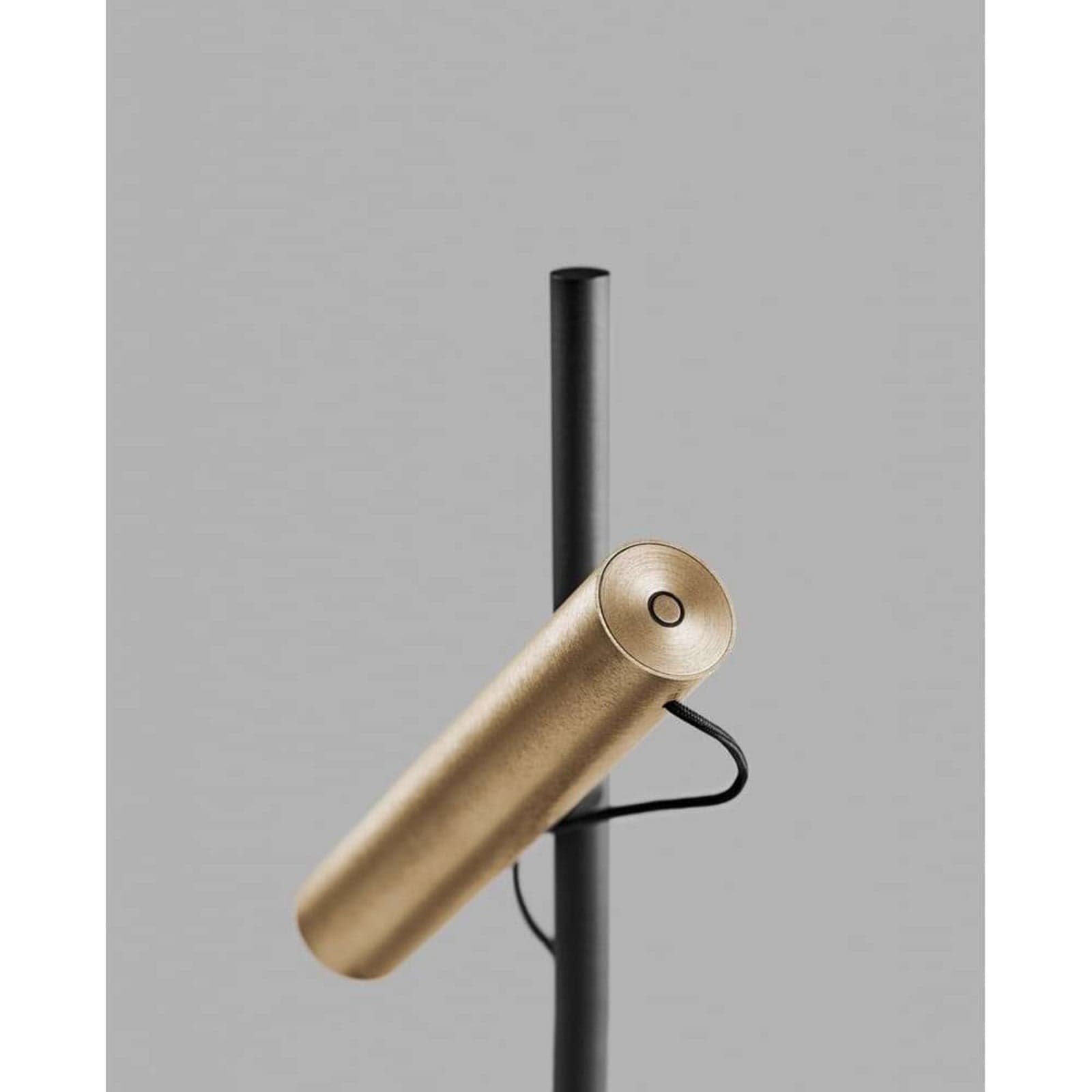 Spirit T1 Bordlampe Dim. Messing/Svart - LIGHT-POINT - Stue - Aluminium