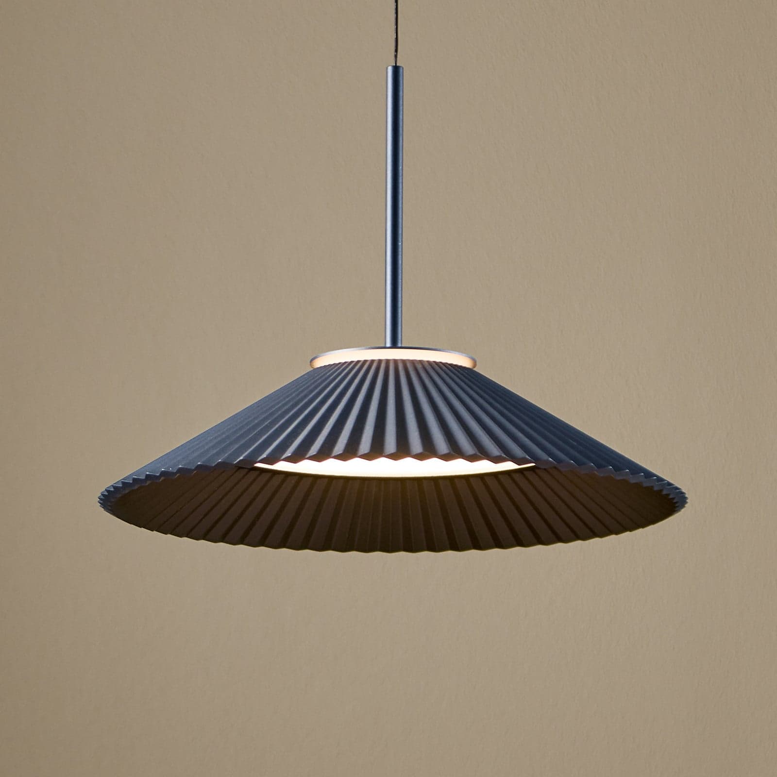 Ballerina LED-hengelampe, mørkeblå, Ø 35 cm – LOOM DESIGN - Stue - Moderne - Aluminium - Med en lyskilde