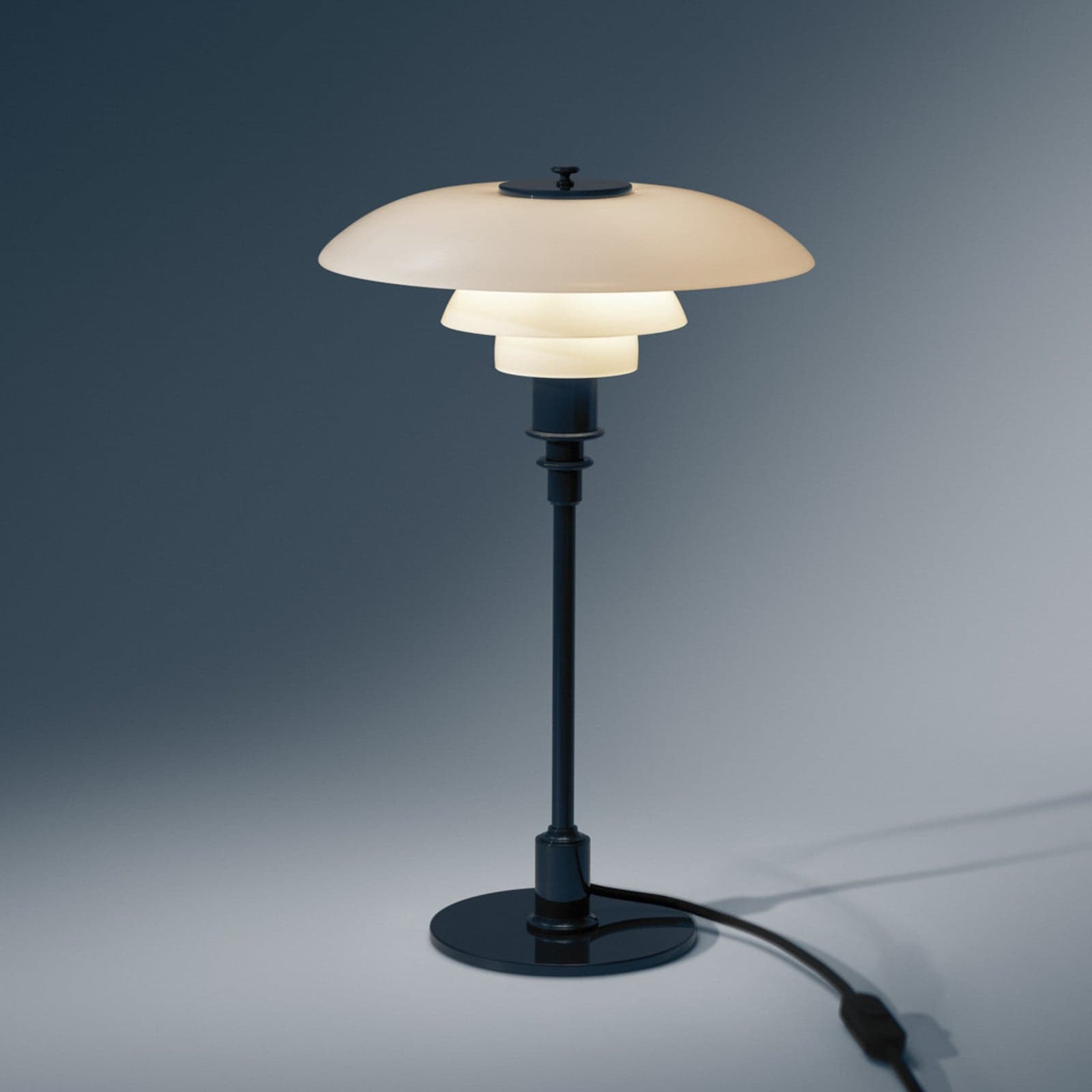 PH 3/2 bordlampe, mørkeblå, Ø 28 cm – Louis Poulsen - Stue - Design - Glass - Med skjerm