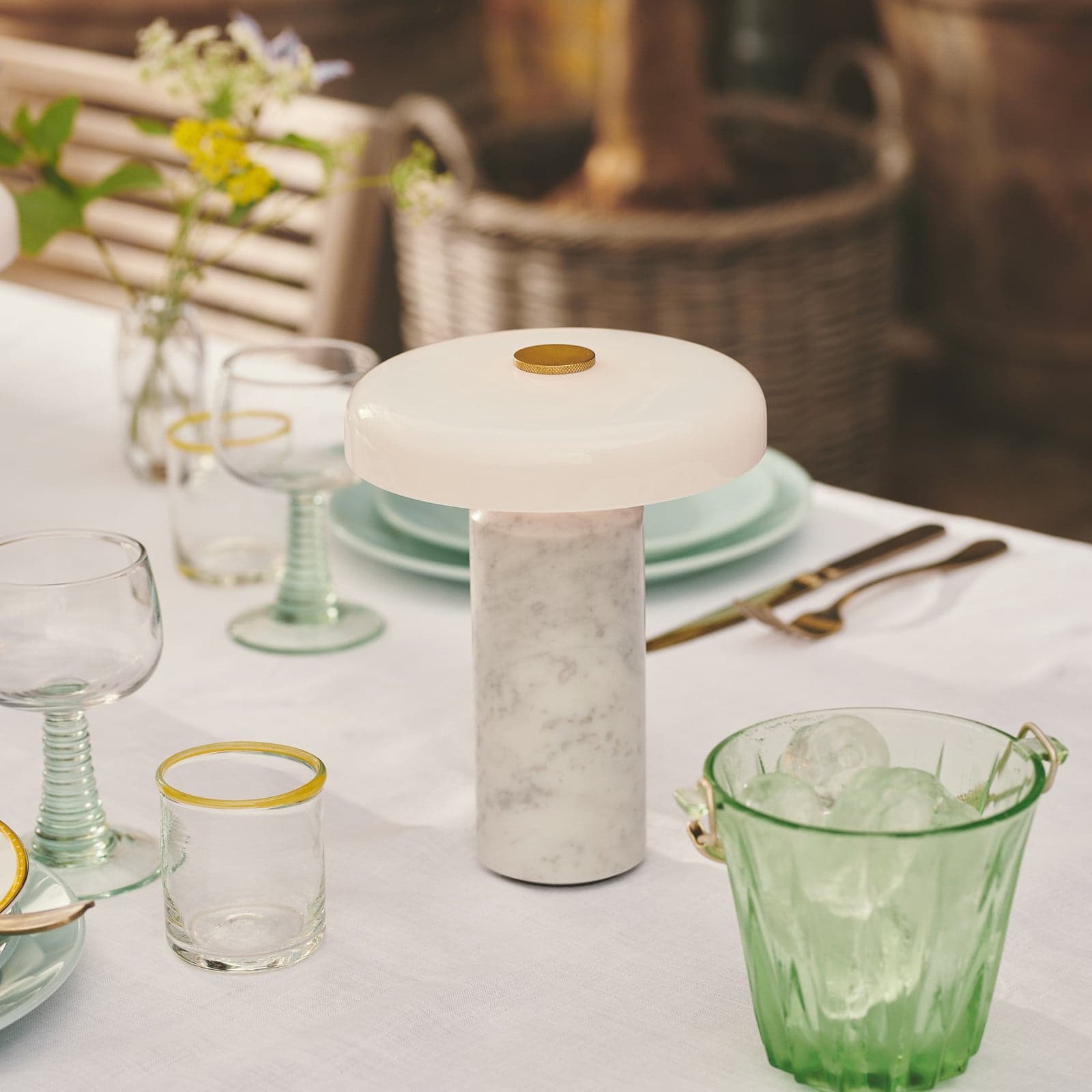Trip Portable Bordlampe Carrara - Design By Us - Soverom - Marmor - Med en lyskilde
