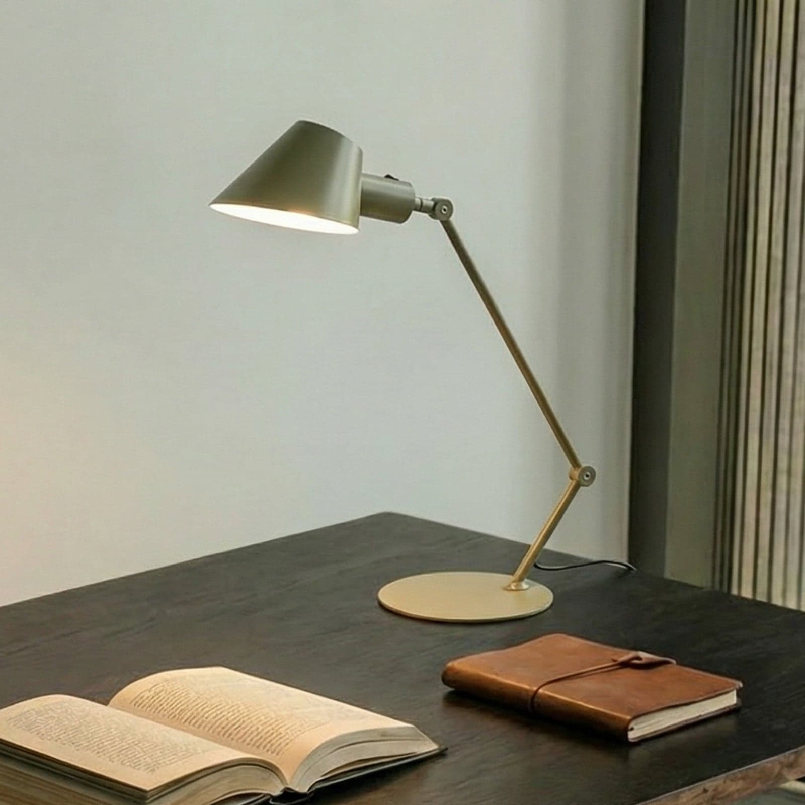 Corali Bordlampe Lyse Grønn - Lindby - Arbeidsrom / kontor - Moderne - Metall - Med skjerm
