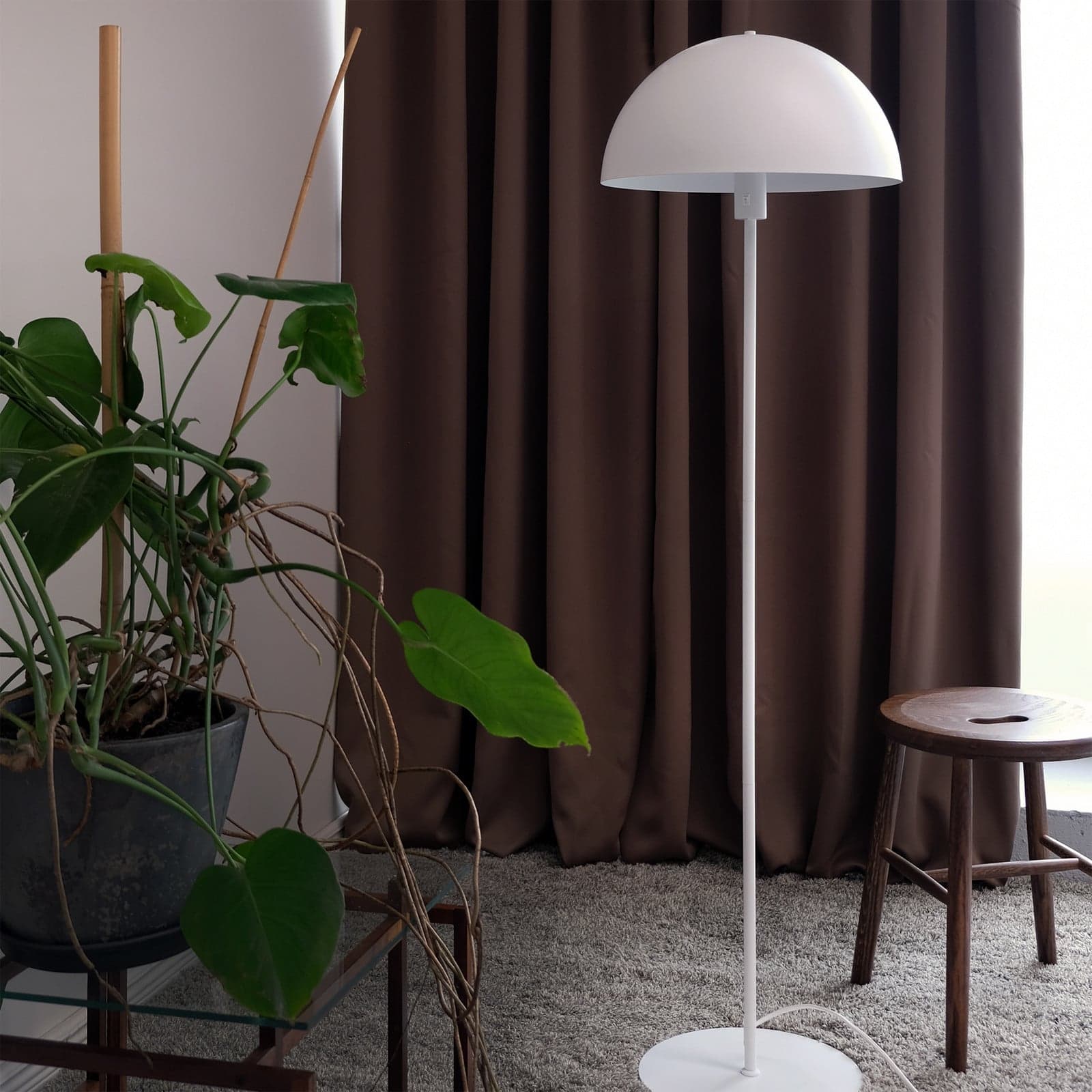 Stockholm Gulvlampe Matt White - Dyberg Larsen - Stue - Design - Metall - Med skjerm