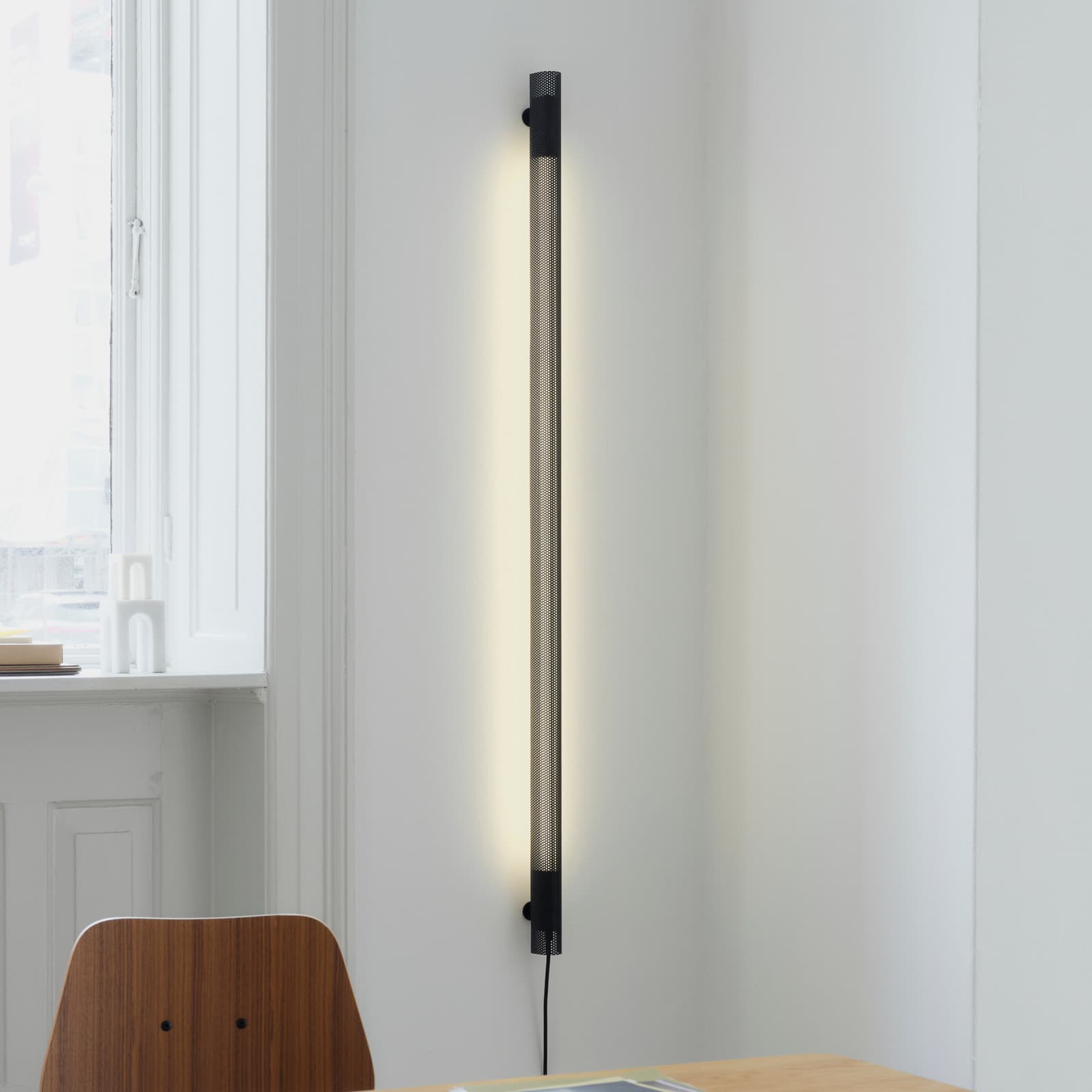 Radent vegglampe, svart, høyde 135 cm, G13 - GEJST - Stue - Metall - Med en lyskilde