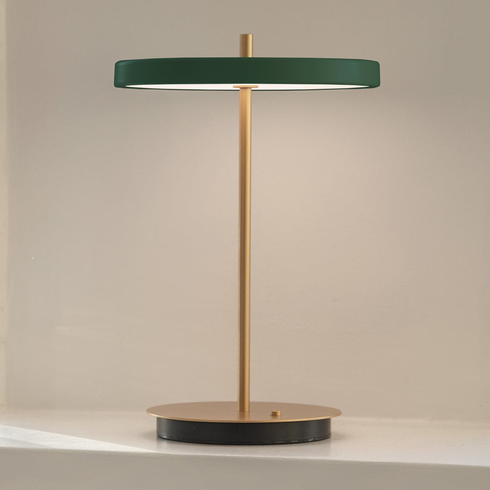 Asteria Move Portable Bordlampe V2 Forest Green - UMAGE - Stue - Design - Metall - Med skjerm