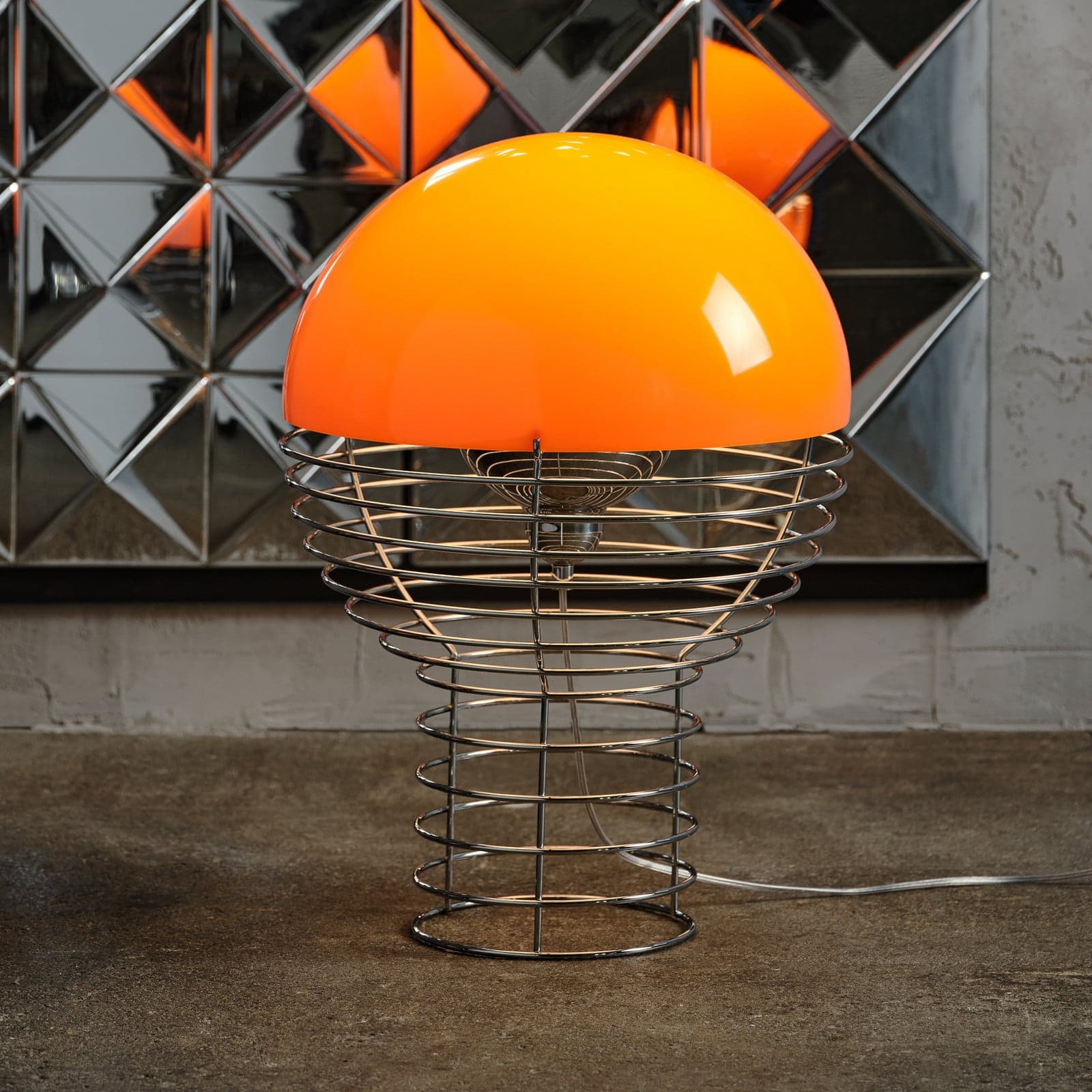 Wire Bordslampa Ø40 Chrome/Orange - Verpan Wire Large - Stue - Design - Metall - Med skjerm