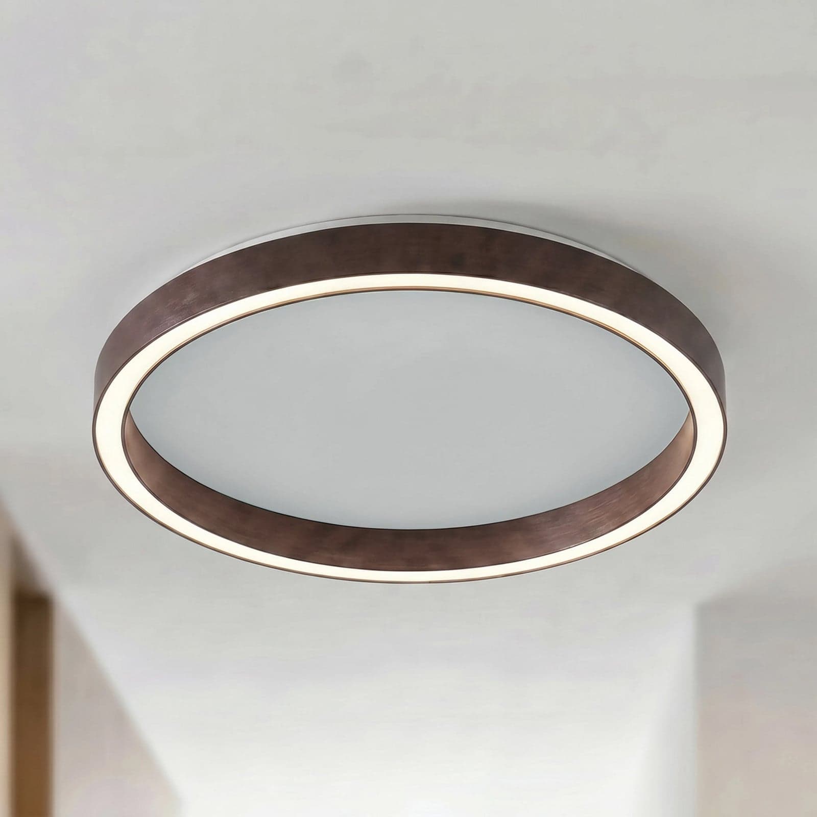 Rotundo LED-taklampe, brun, dimbar, Ø 40 cm – Lucande - Stue - Moderne - Plast - Med en lyskilde