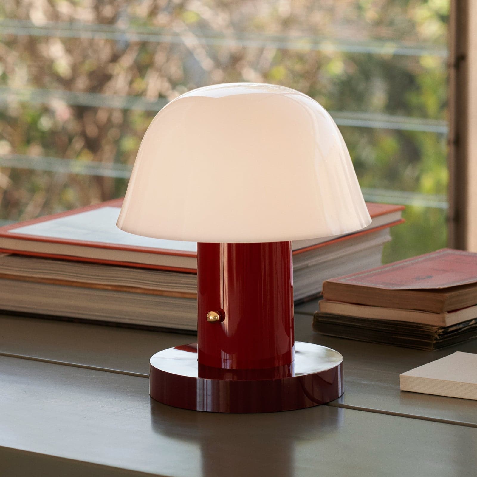 Setago JH27 Bærbar bordlampe Maroon/Grape - &Tradisjon &Tradition - Stue - Design - Plast - Med skjerm