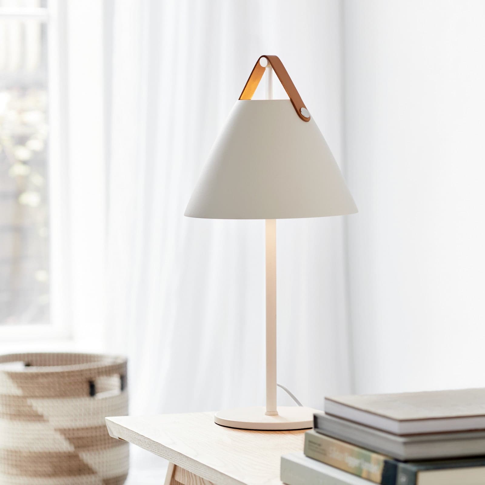 Strap bordlampe White - DFTP DFTP by Nordlux - Stue - Skandinavisk - Metall - Med skjerm
