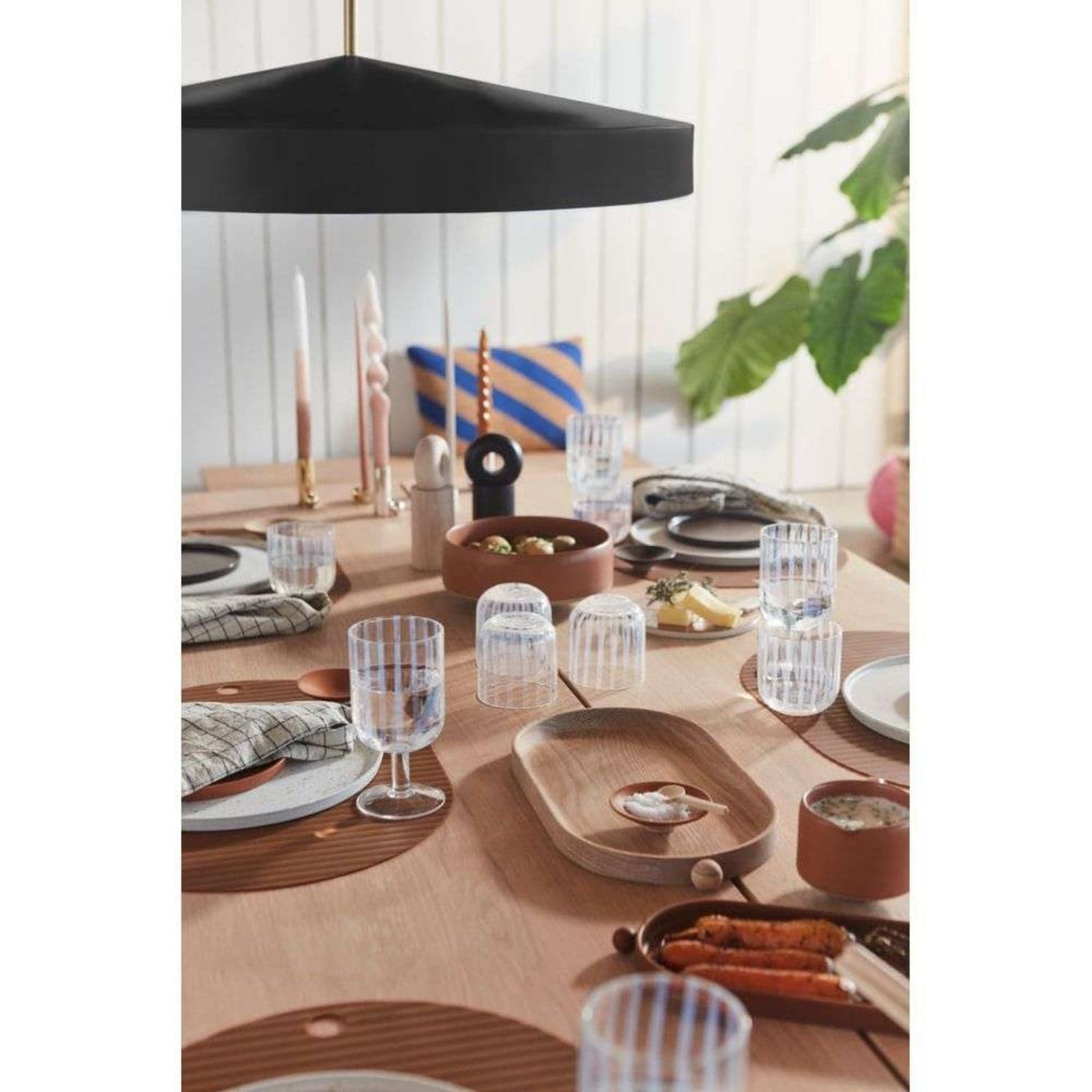 Pendellampe Large, svart, metall, E27 – OYOY Living Design Hat Large - Kjøkken - Skandinavisk - Med en lyskilde