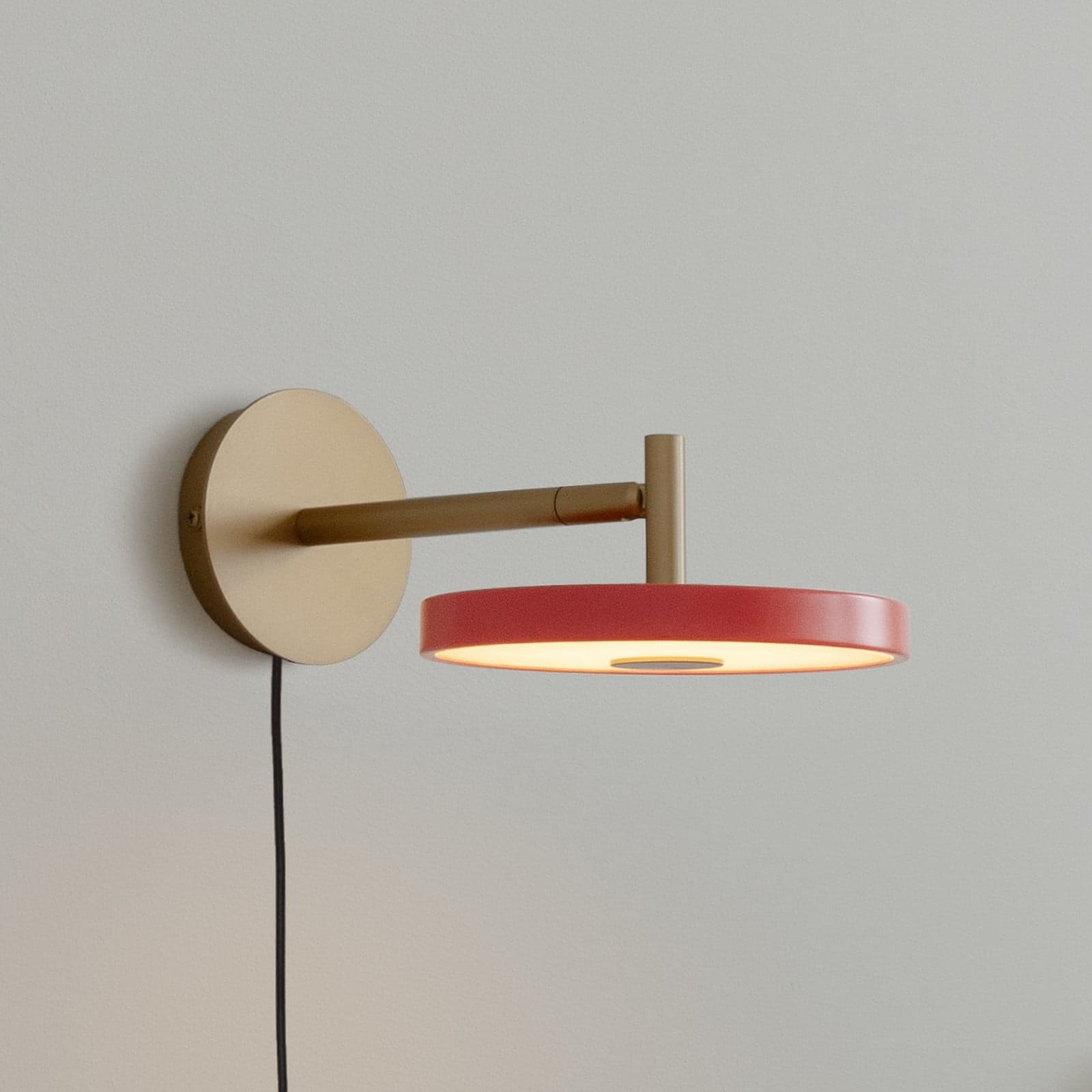 Asteria Short LED-vegglampe, rosé/messing, stikkontakt - UMAGE - Stue - Design - Metall - Med en lyskilde