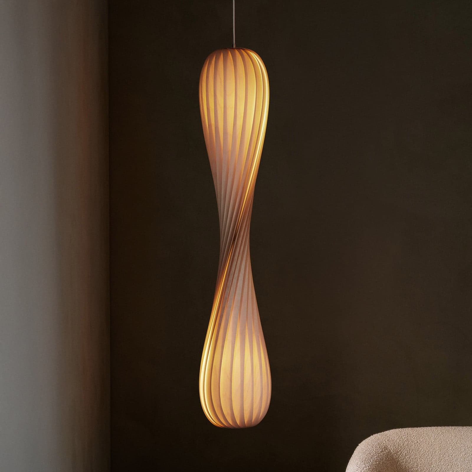 Hengelampe TR7 i bjørketre, 145 cm høy, E27 – Tom Rossau - Stue - Design - Med en lyskilde