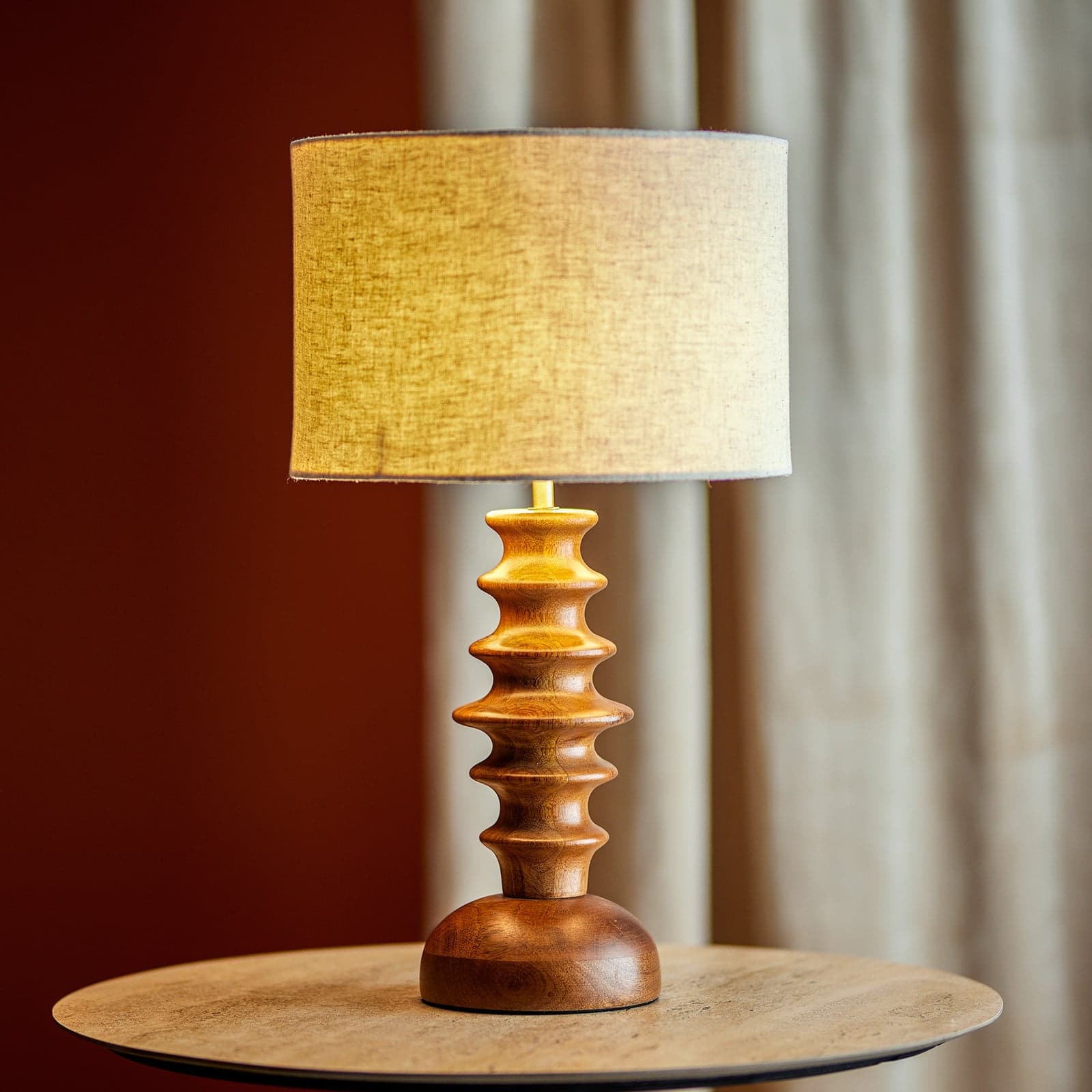 Elinora bordlampe, brun/kremfarget, høyde 52 cm – Bloomingville - Soverom - Skandinavisk - Tre - Med skjerm